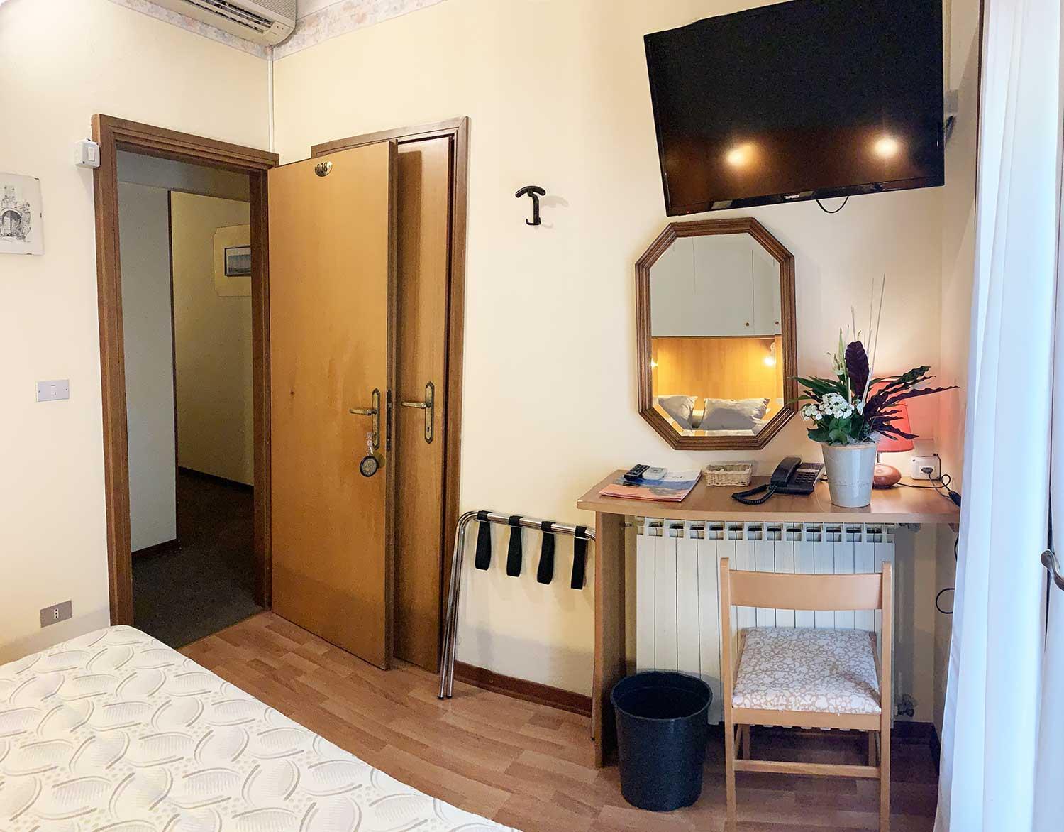 Single Room with Balcony photo 2