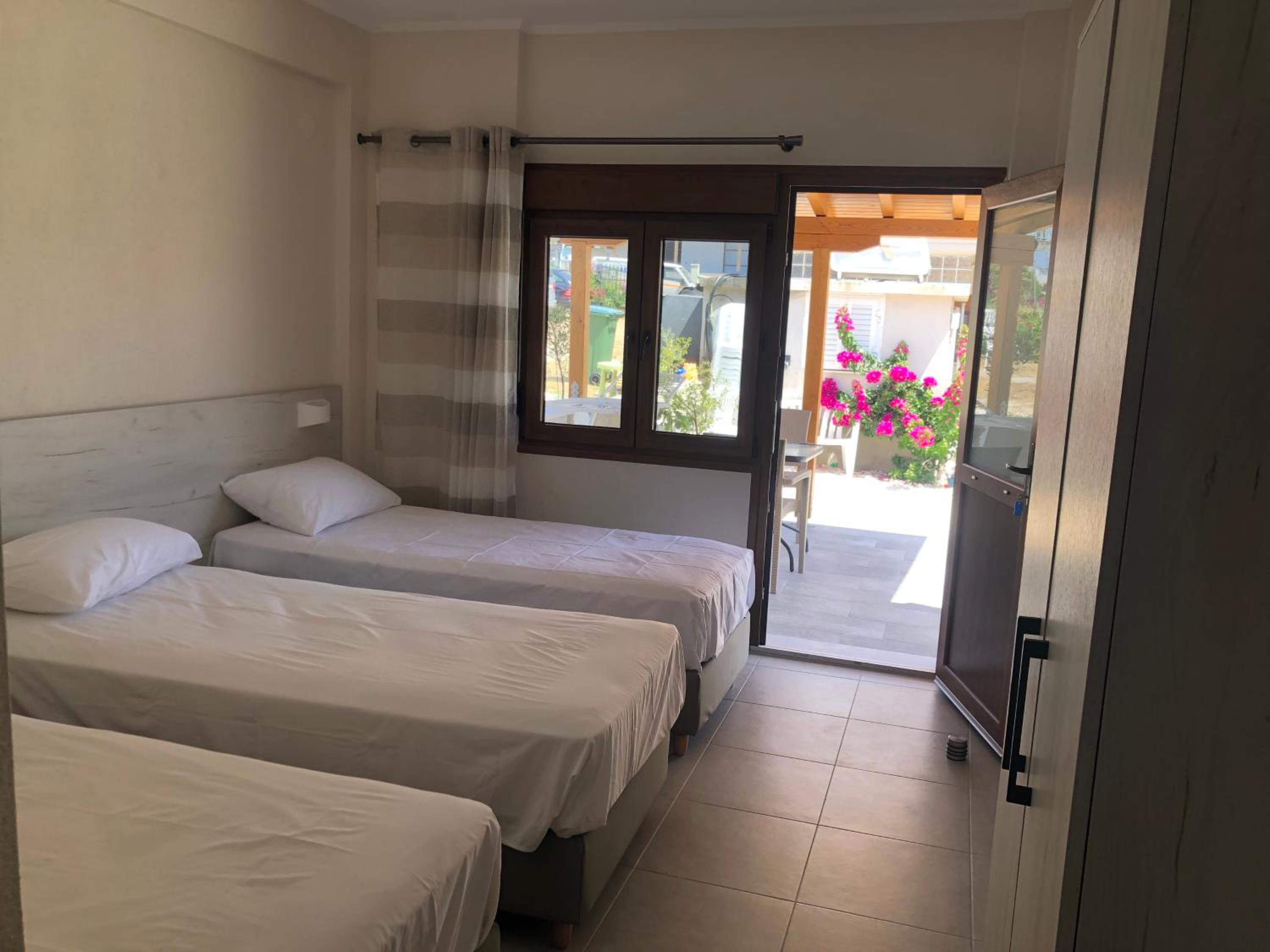 Triple Room with Garden View - Photo 1