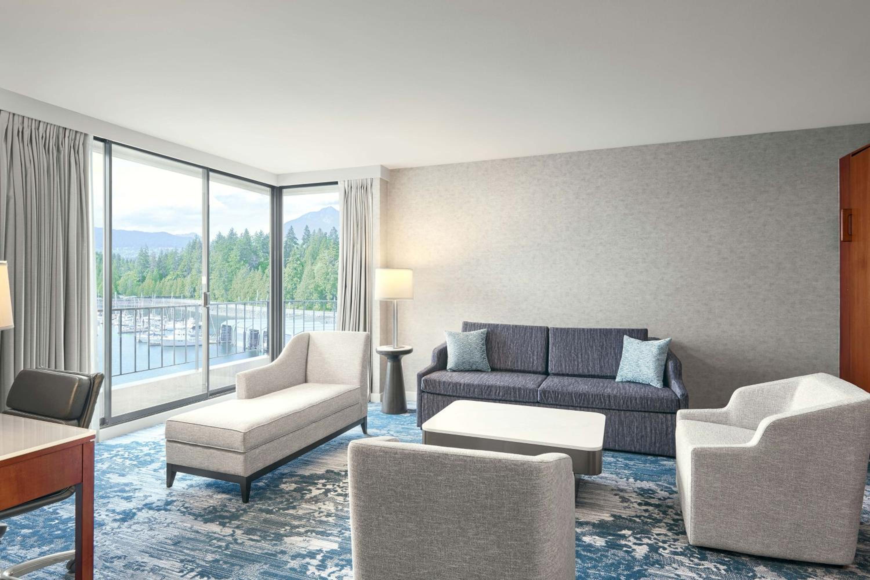 Tower 1 Bedroom Suite, Harbor & Mountain View thumbnail 5