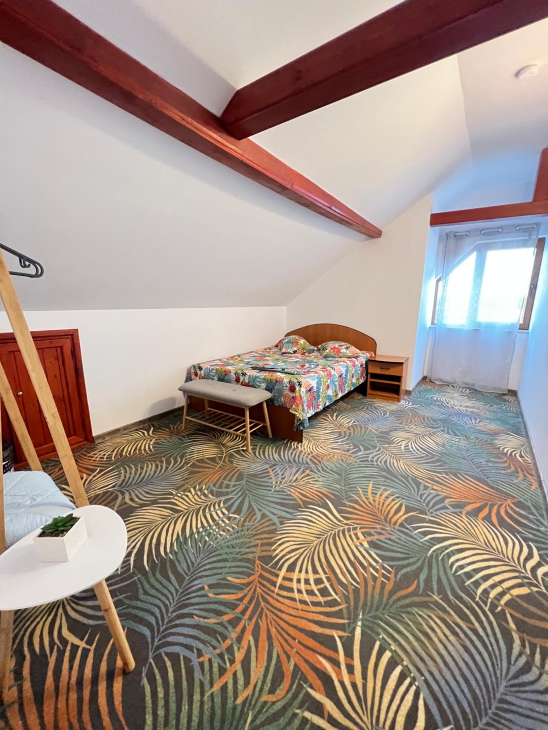 Five-Bedroom House photo 2