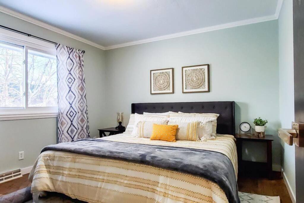 Three-Bedroom House photo 2