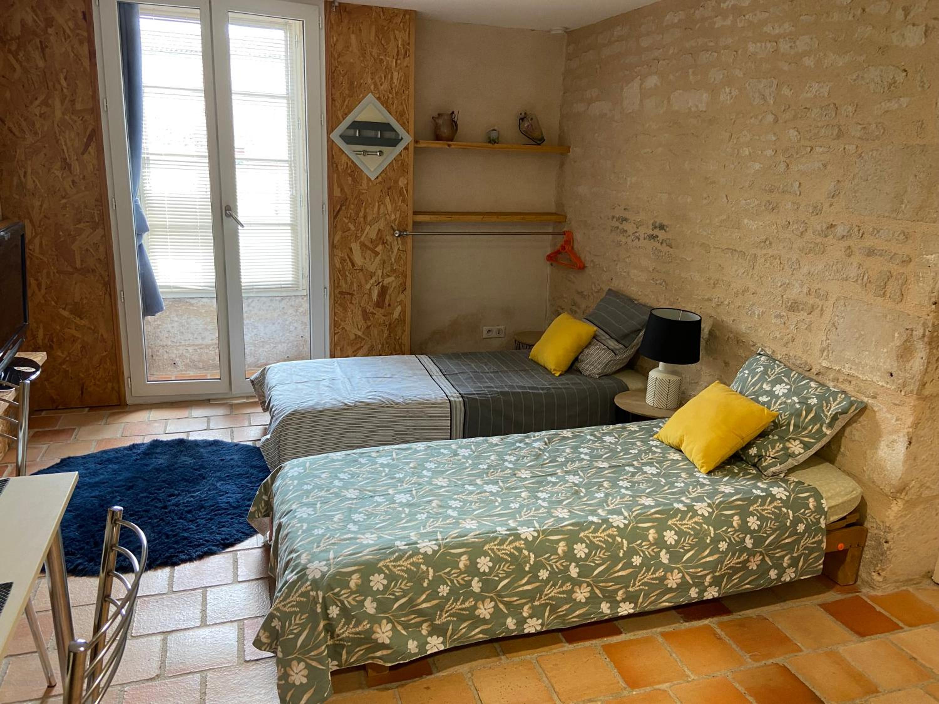 One-Bedroom Apartment photo 2