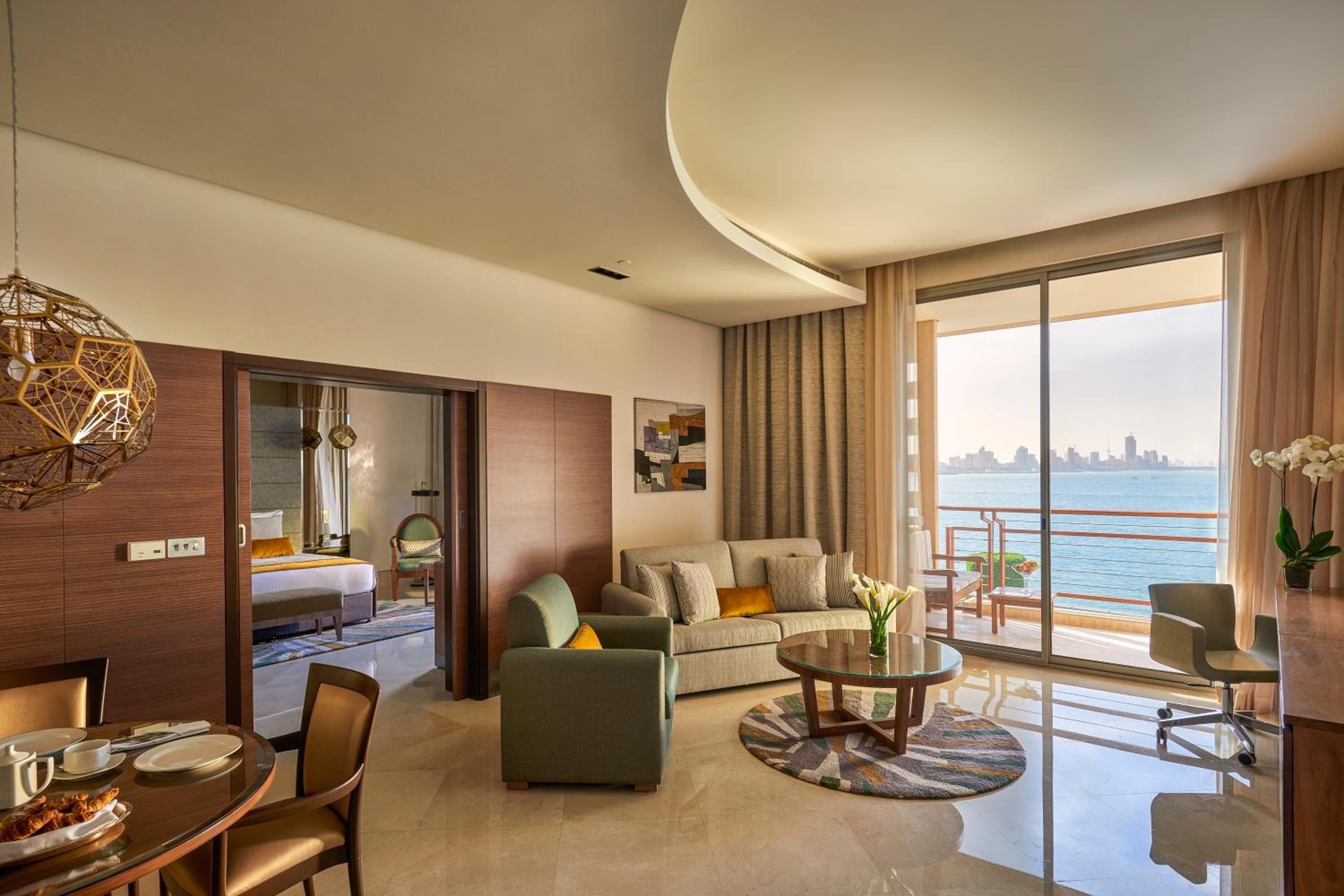 Executive Suite - Photo 3