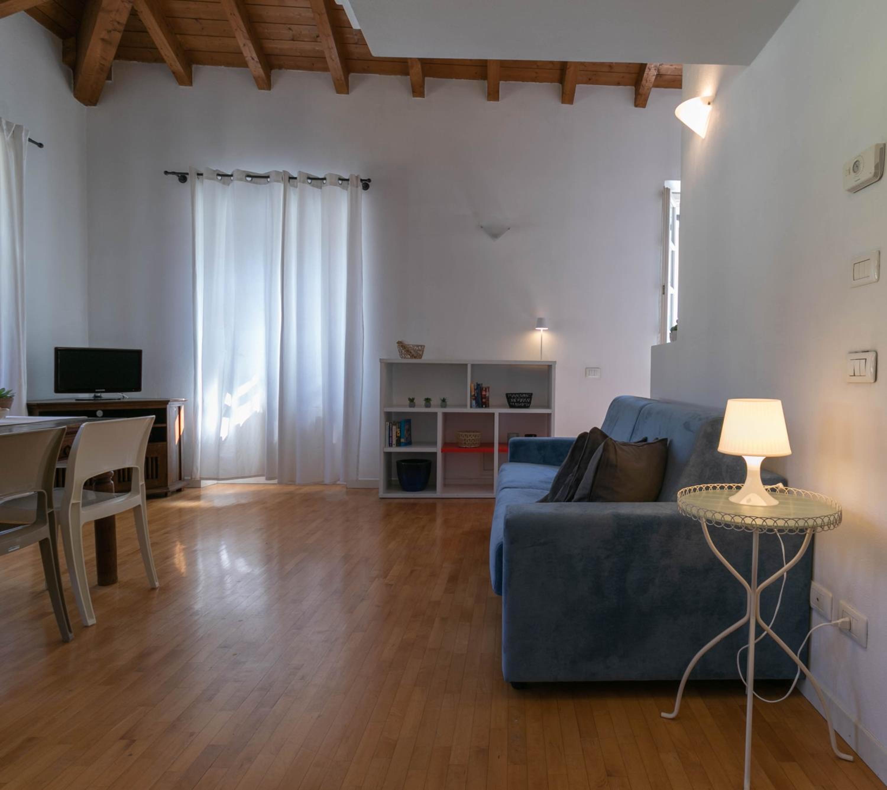 One-Bedroom Apartment photo 1