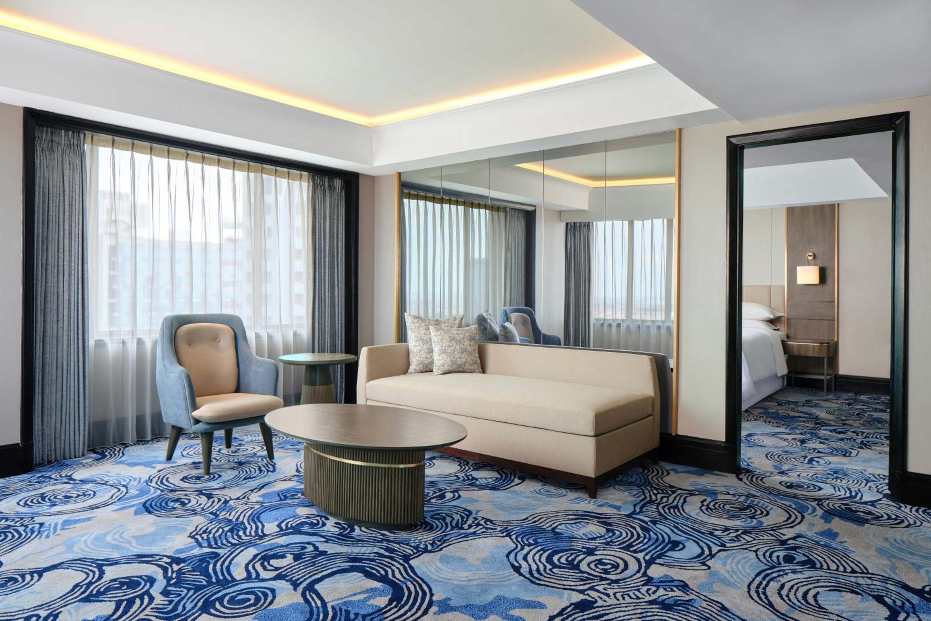 Executive Suite - Photo 4