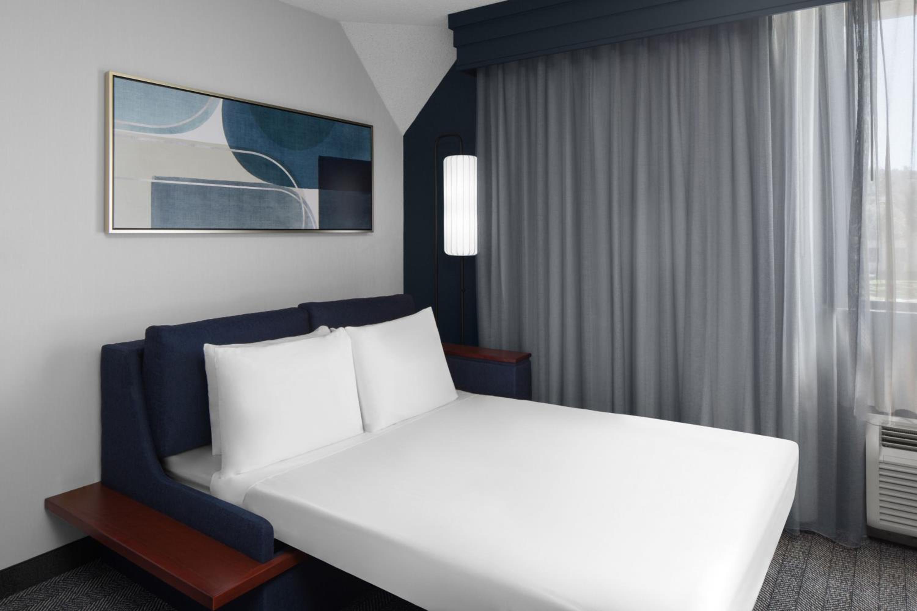 King Room with Sofa Bed - Photo 11