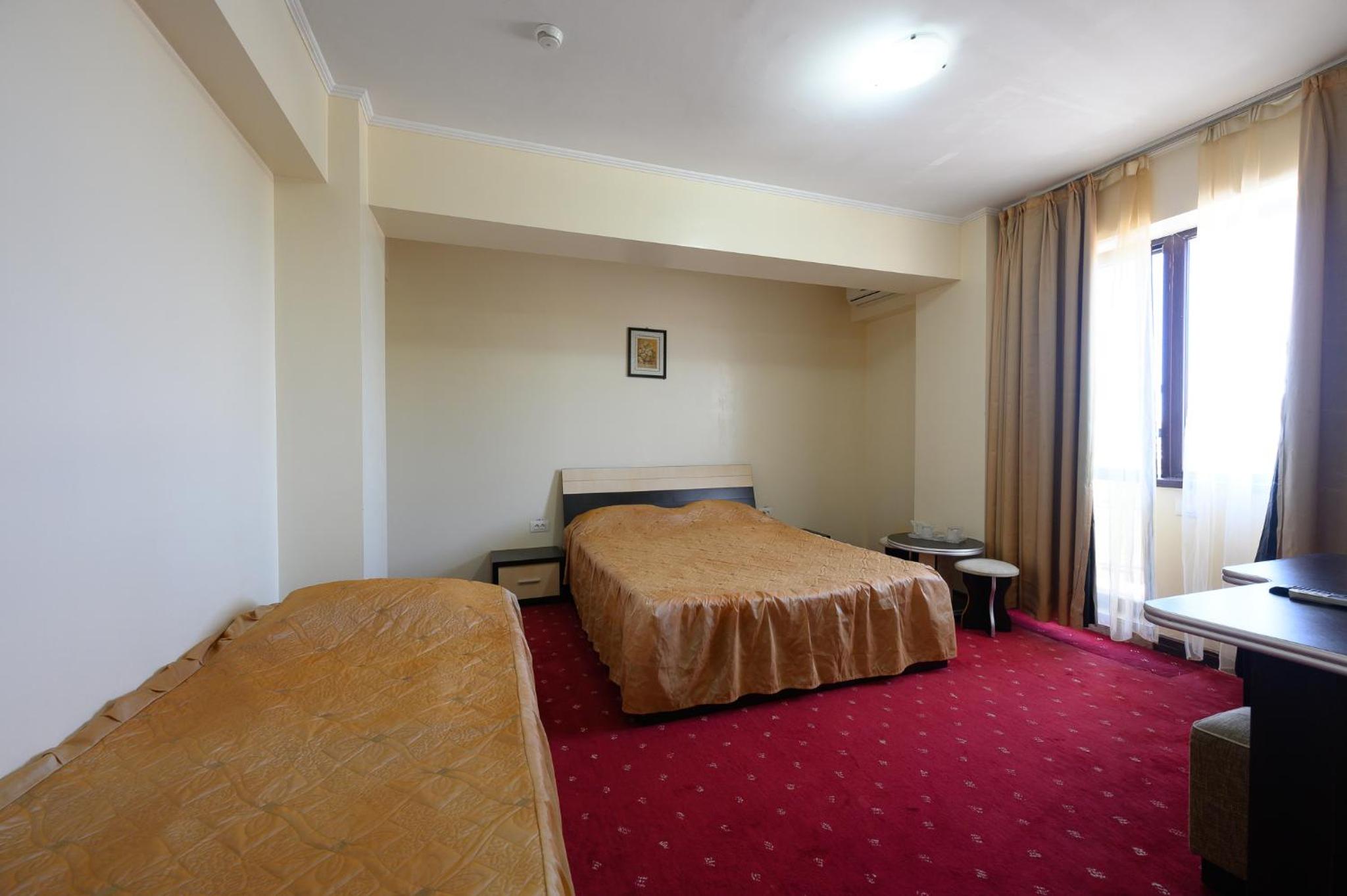 Family Room (2 Adults + 1 Child) photo 1