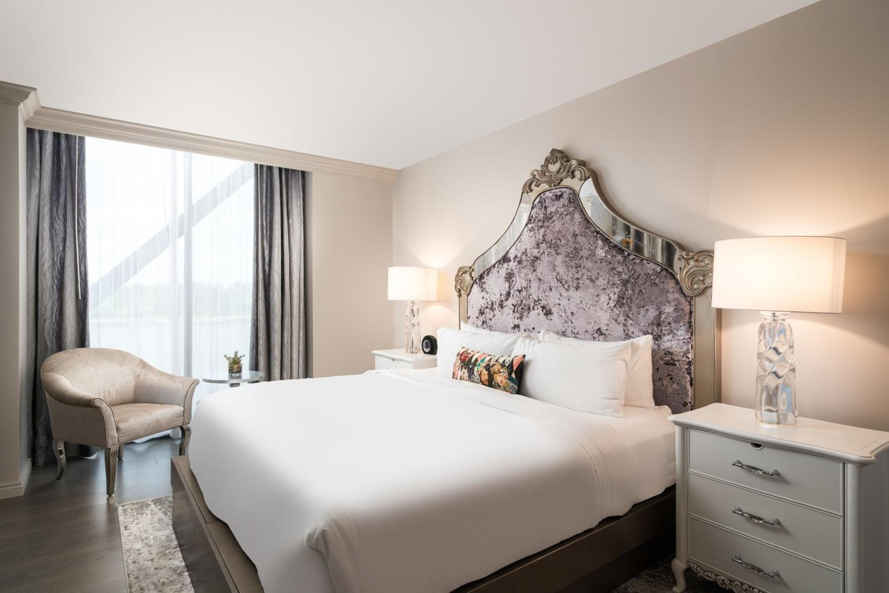 Guest room, 1 King, River view, Three Muses