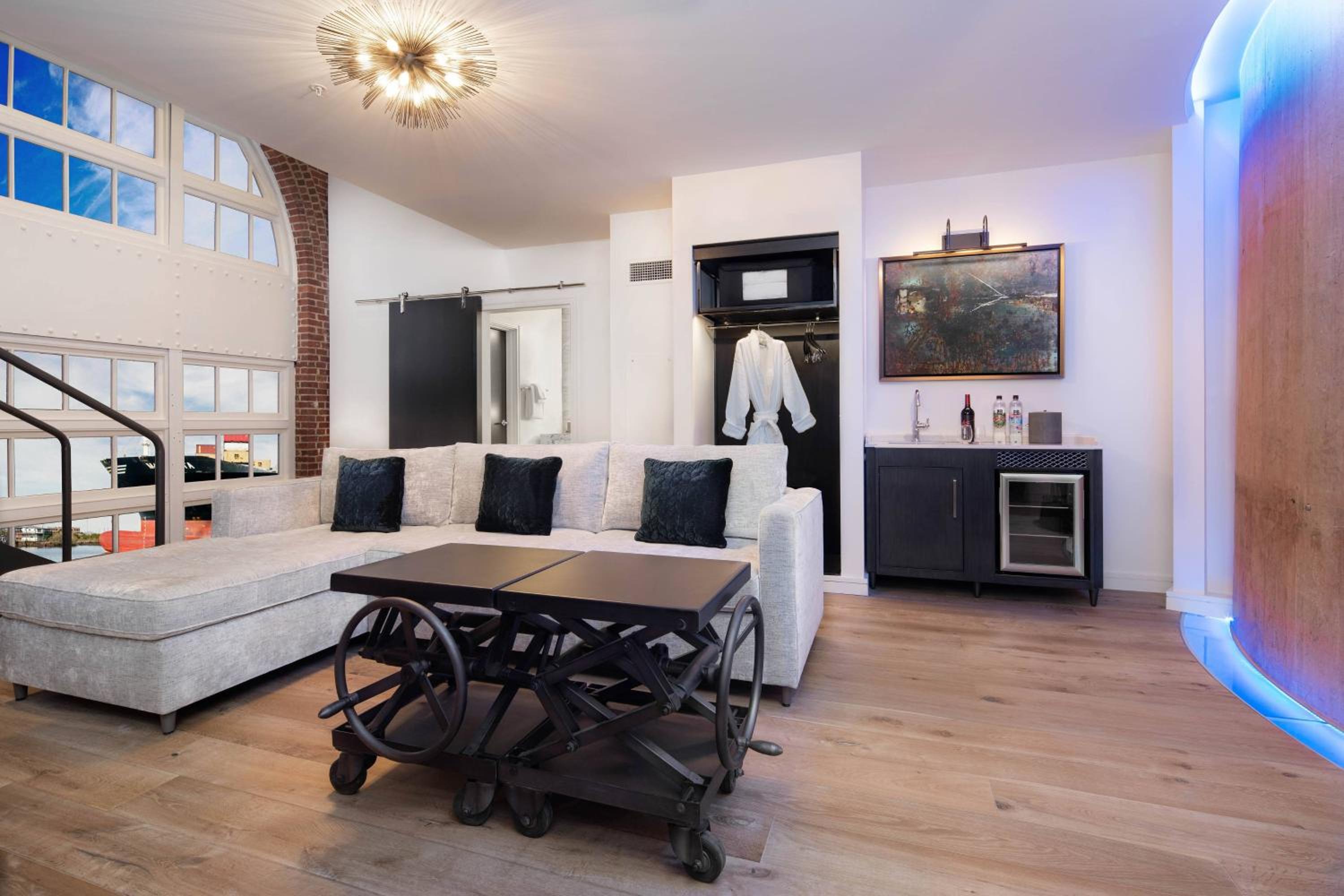One-Bedroom Bi-Level King Loft with Sofa Bed - Photo 10