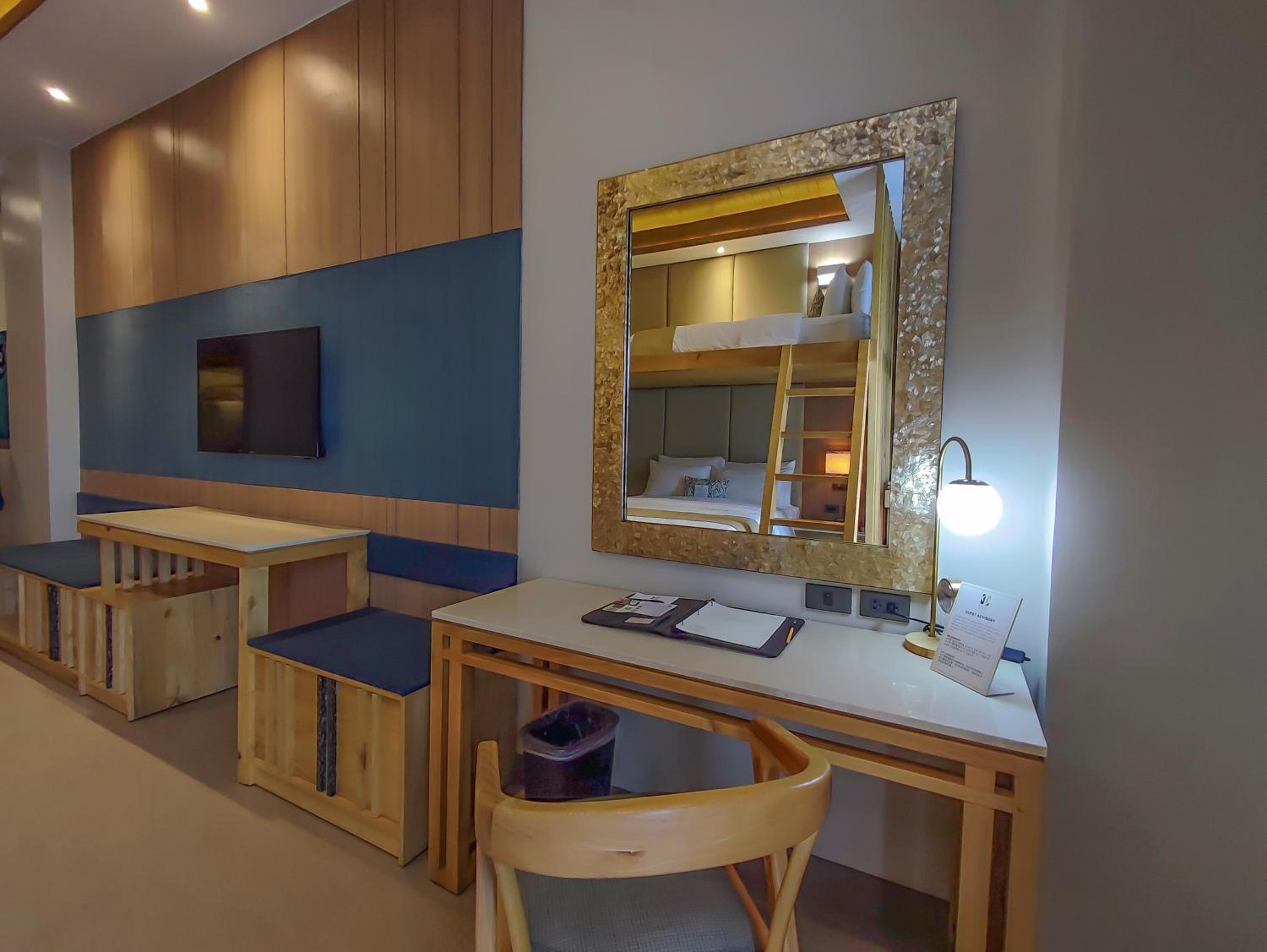 Family Room - Photo 16