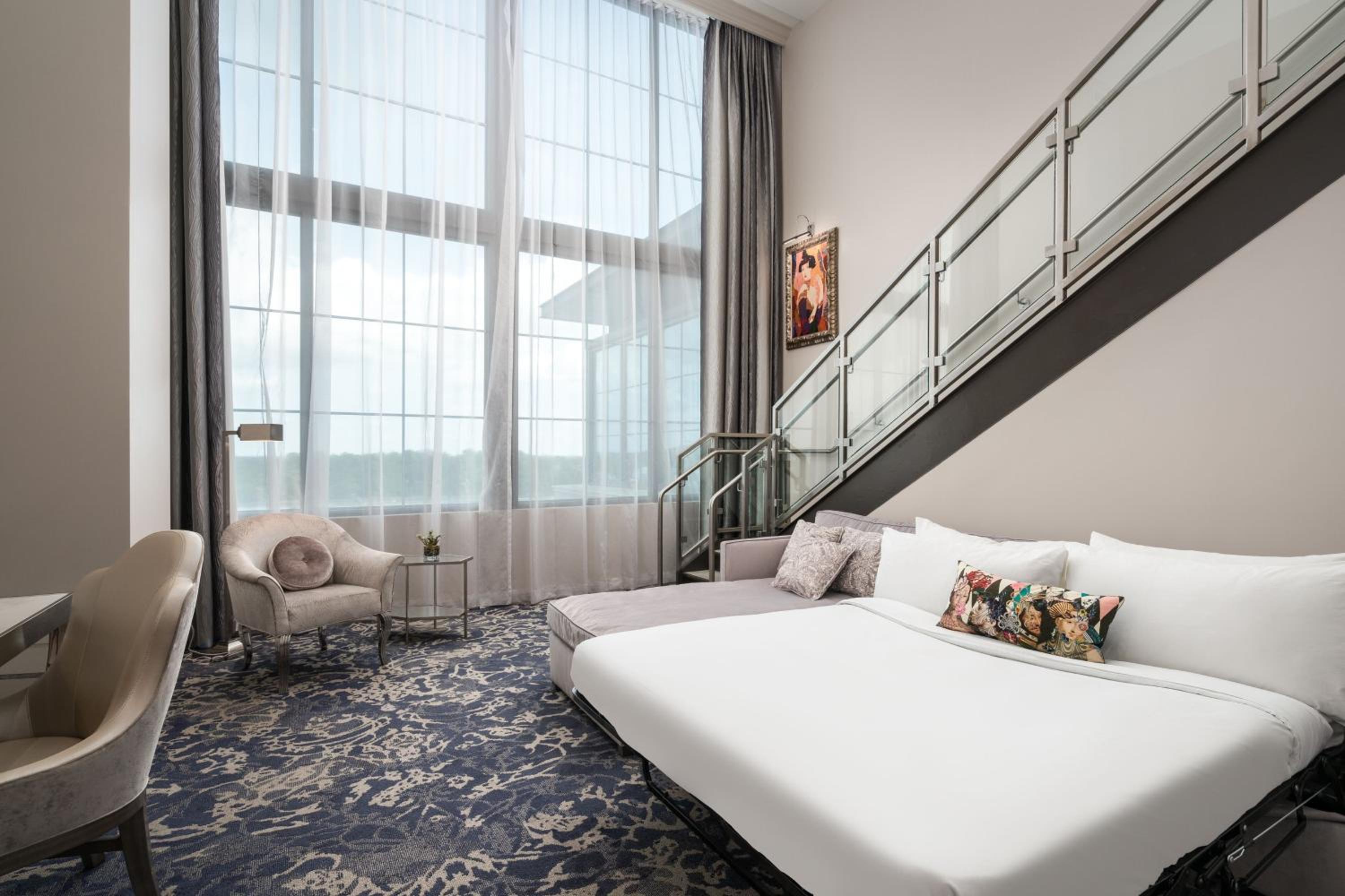 One-Bedroom Bi-Level King Loft with Sofa Bed - Photo 8