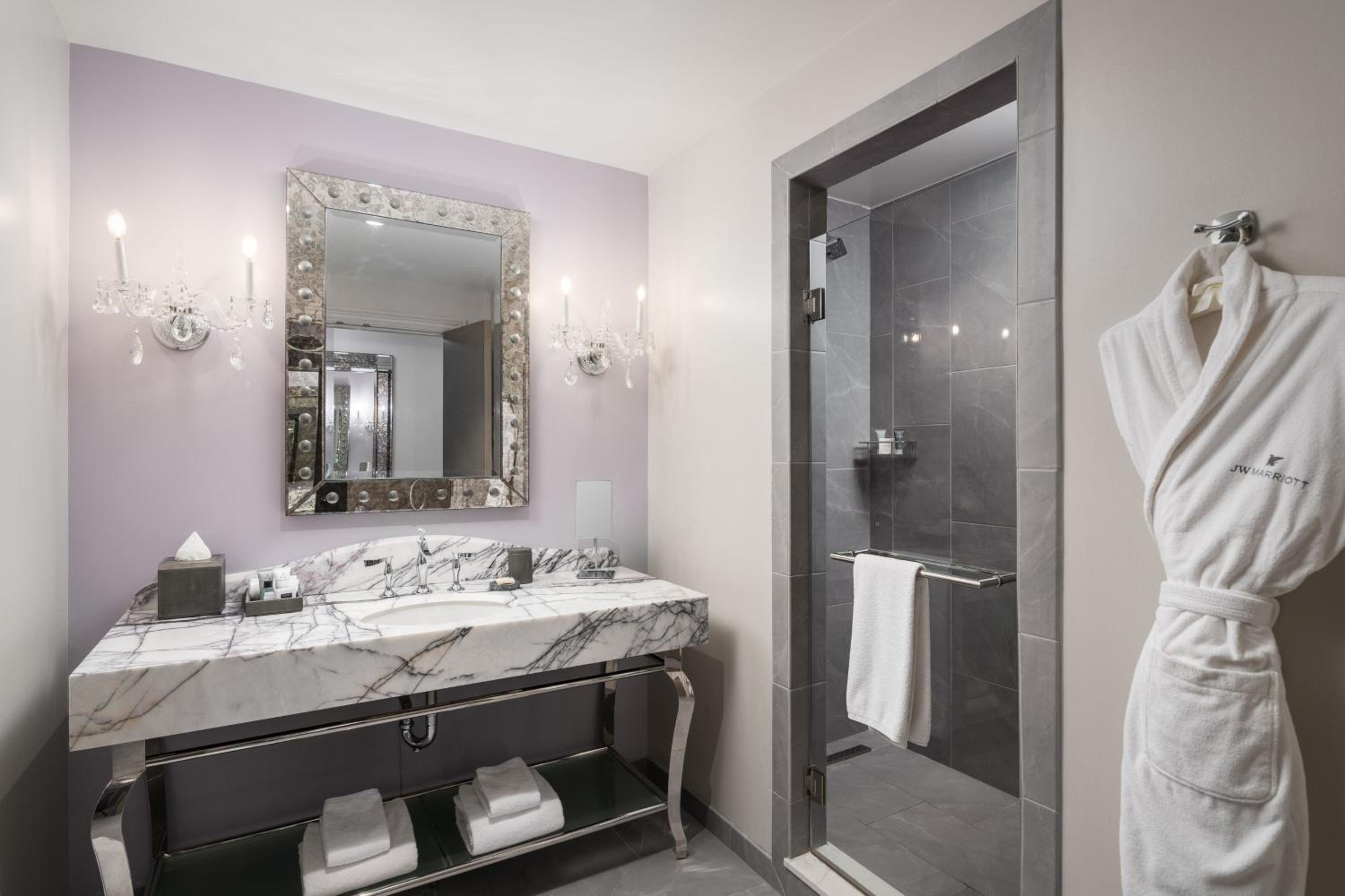 Guest room, 1 King, City view, Three Muses