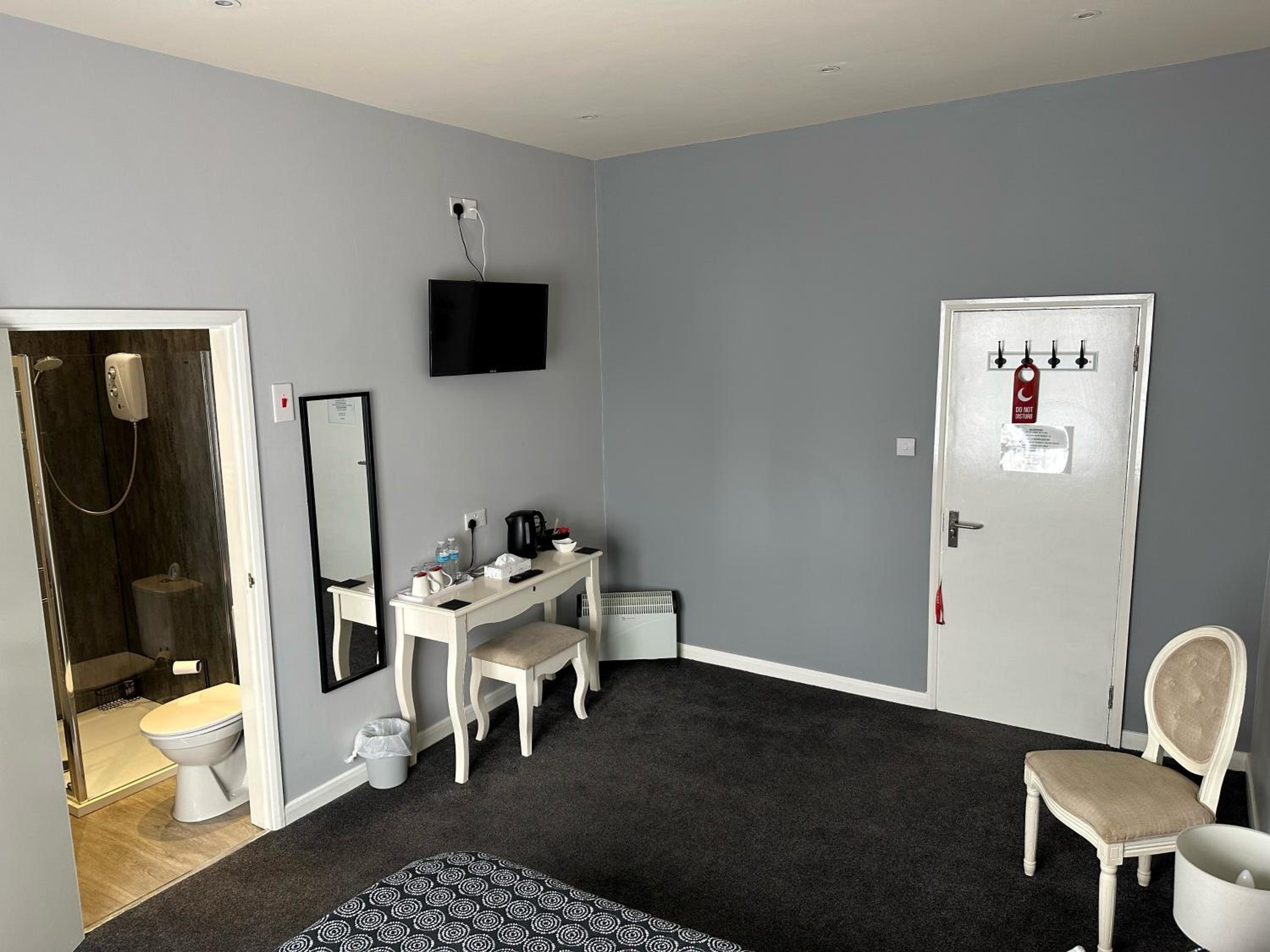 Deluxe Double Room with Shower - Photo 2