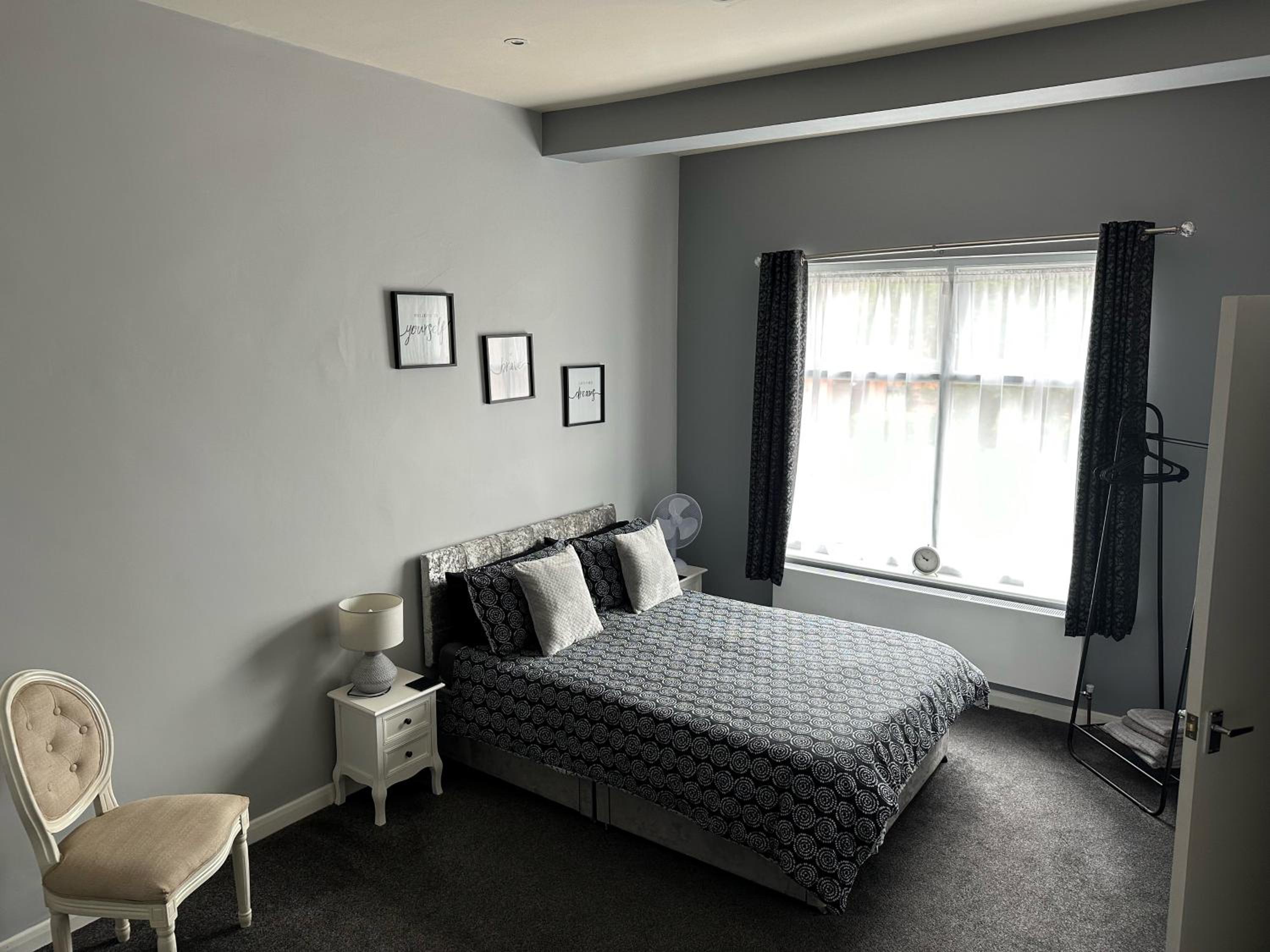 Deluxe Double Room with Shower - Photo 3