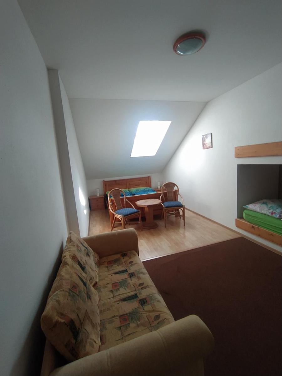 Triple Room with Shared Bathroom photo 2