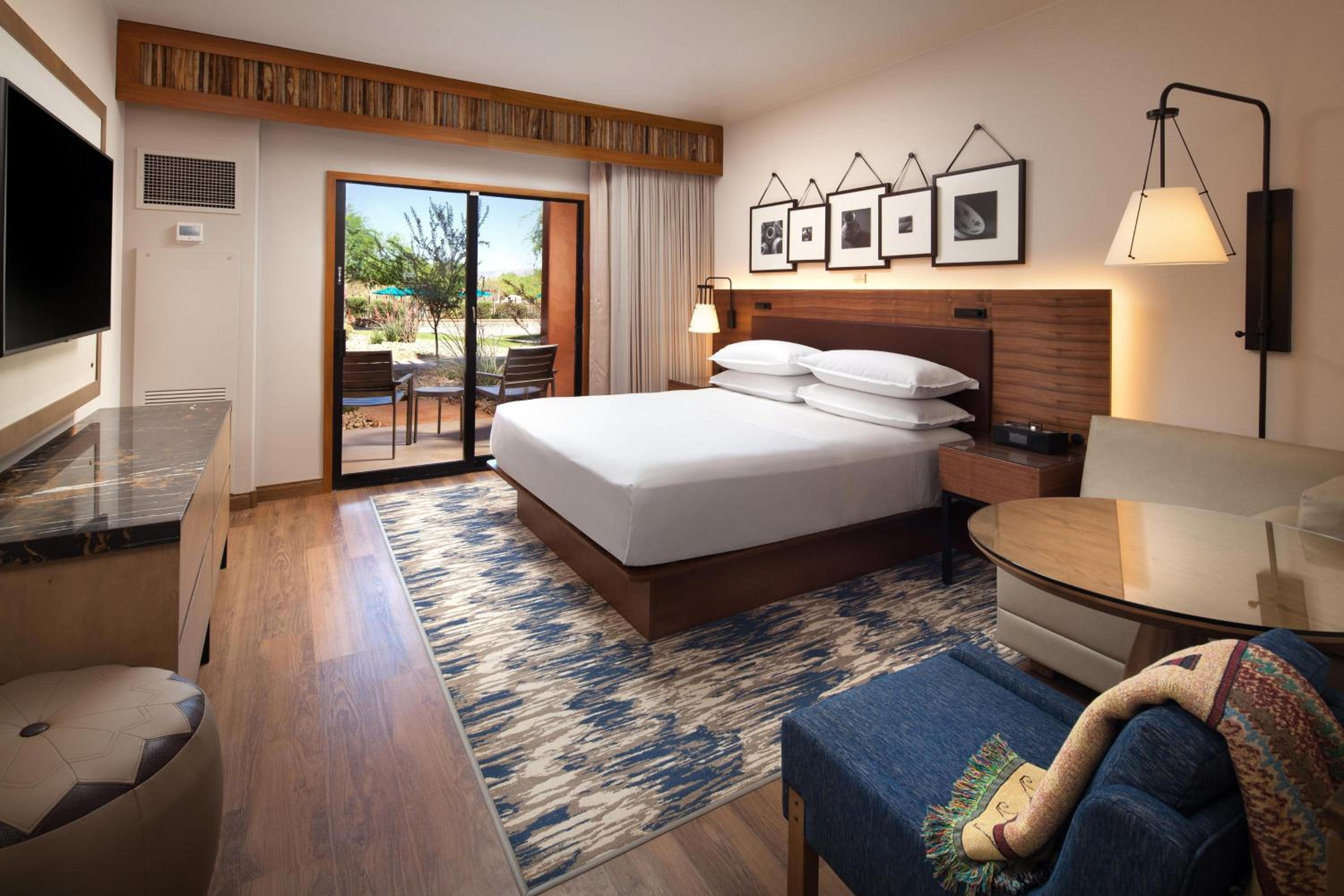 Deluxe King Room with One King Bed (Non Smoking) photo 1