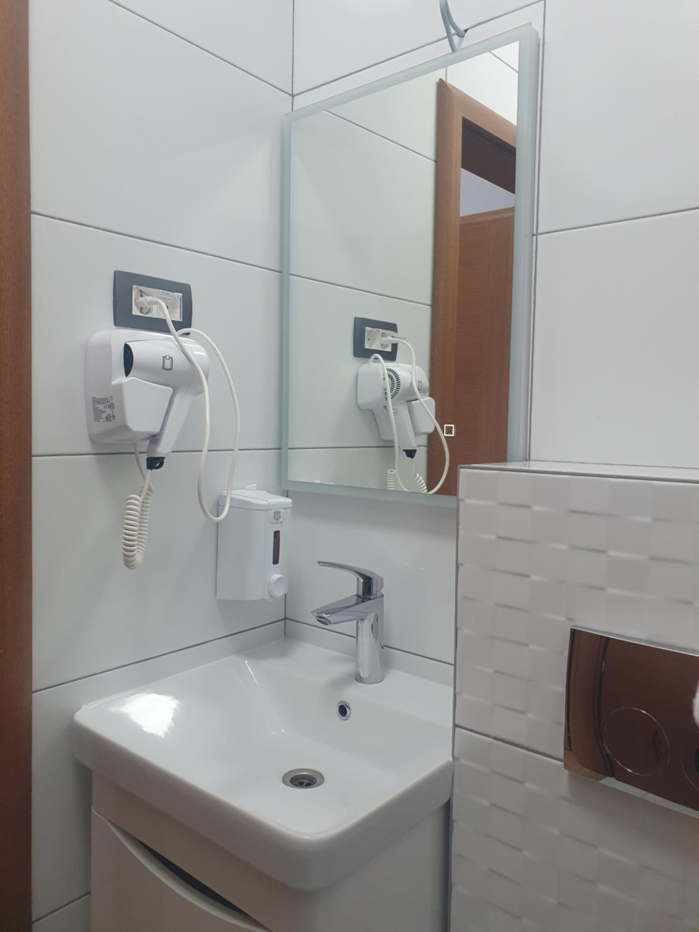 Double Room - Photo 12
