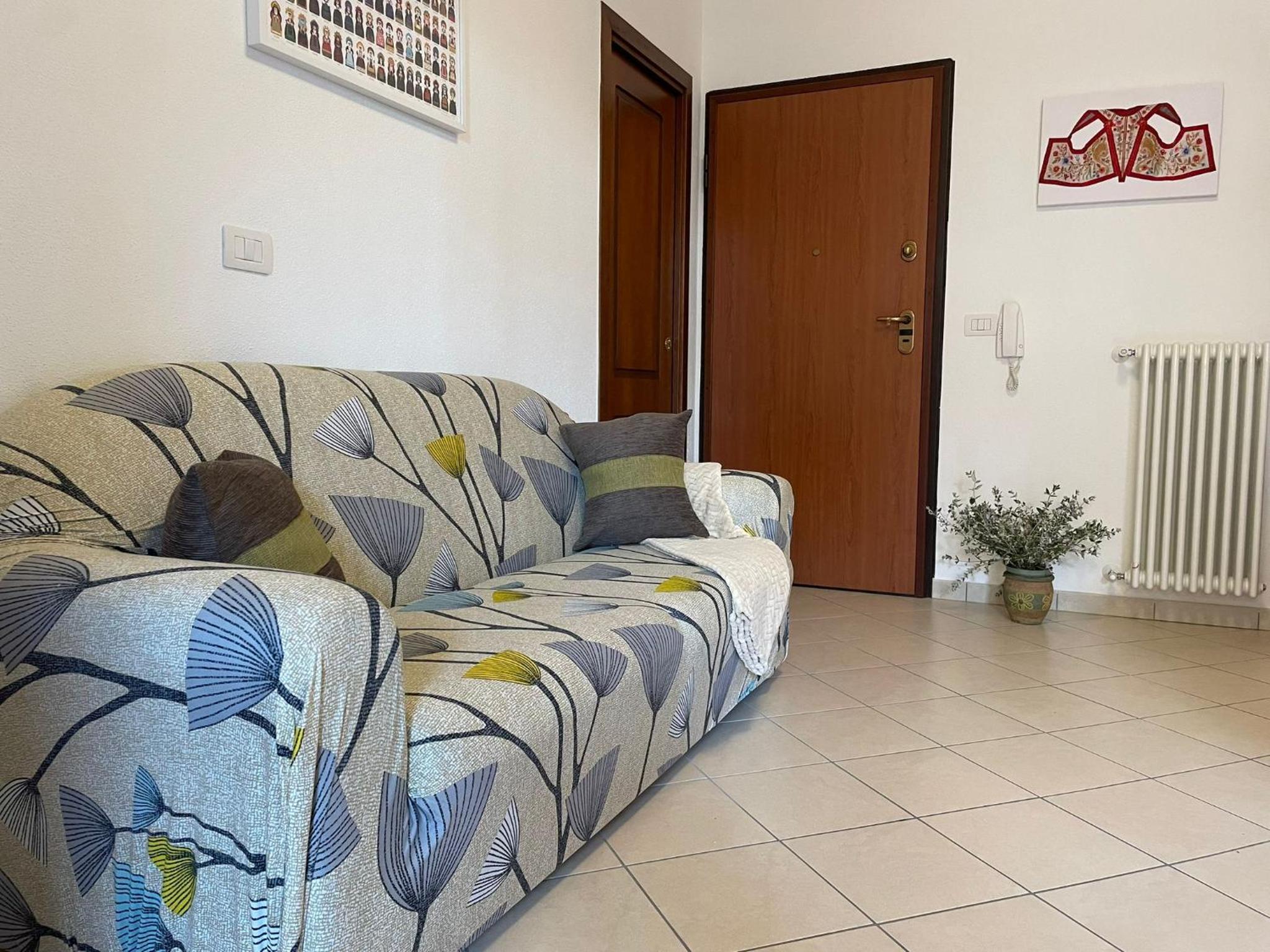 One-Bedroom Apartment photo 1