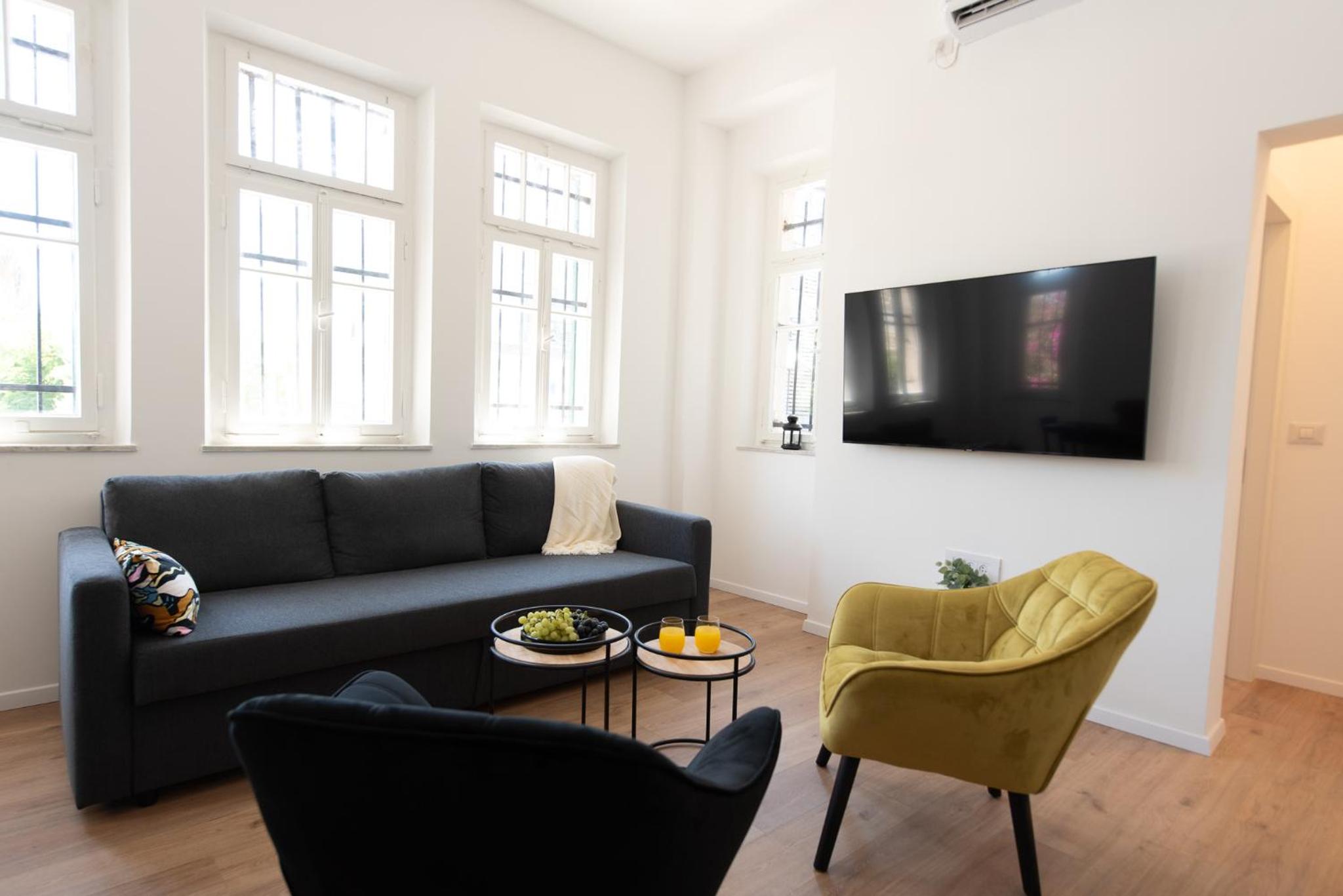 Two-Bedroom Apartment - Photo 2