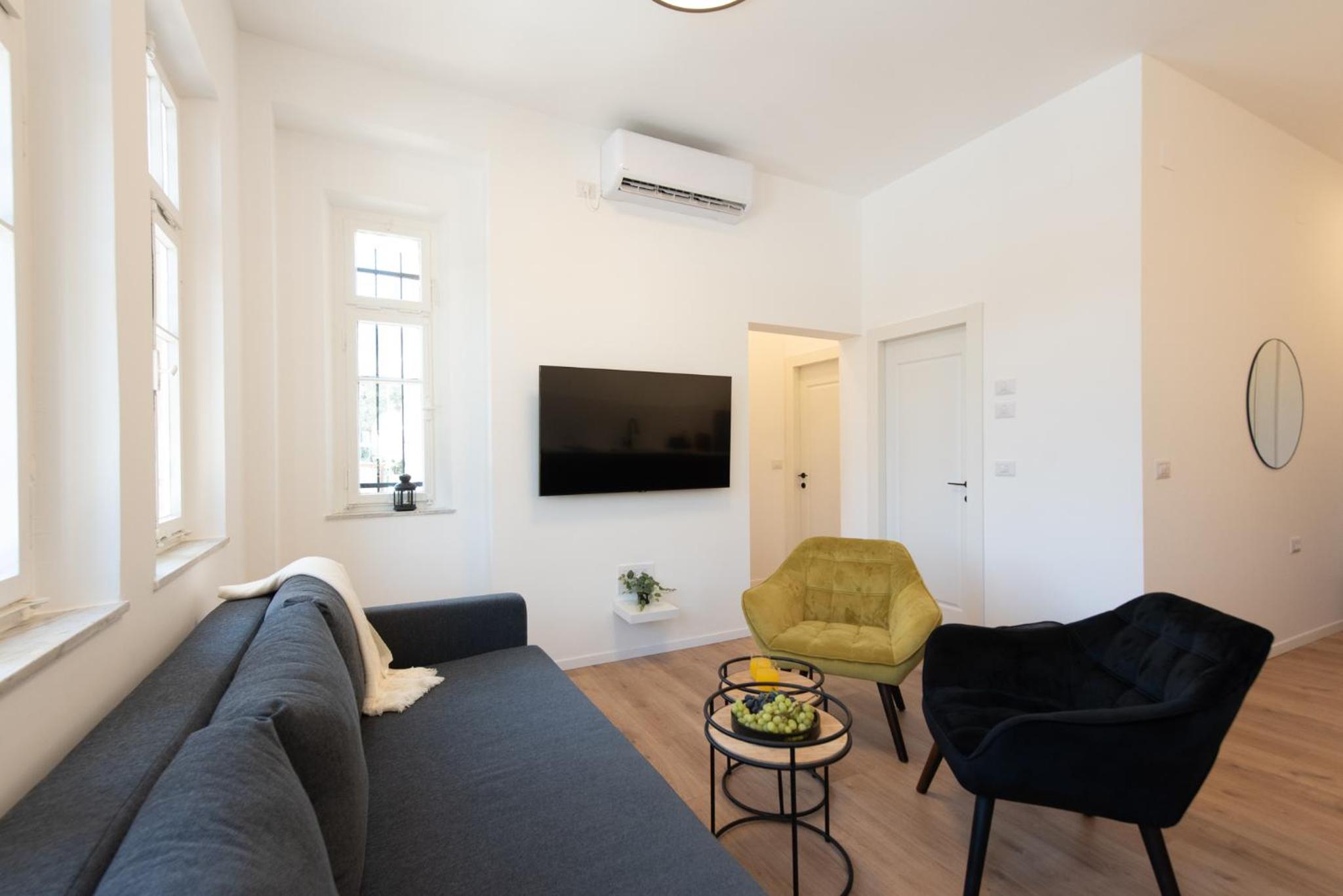 Two-Bedroom Apartment - Photo 22