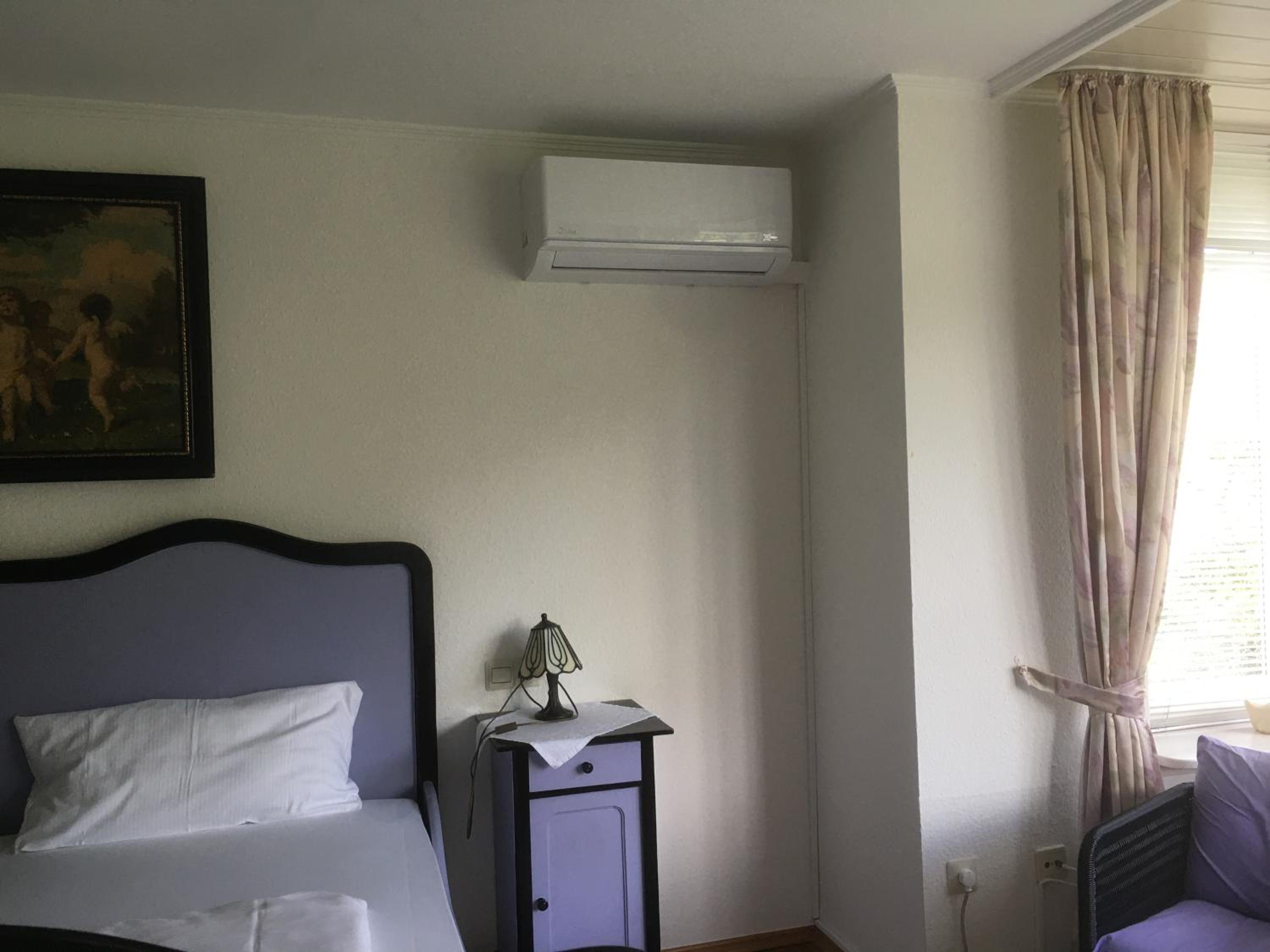 Double Room with Private Bathroom - Photo 1