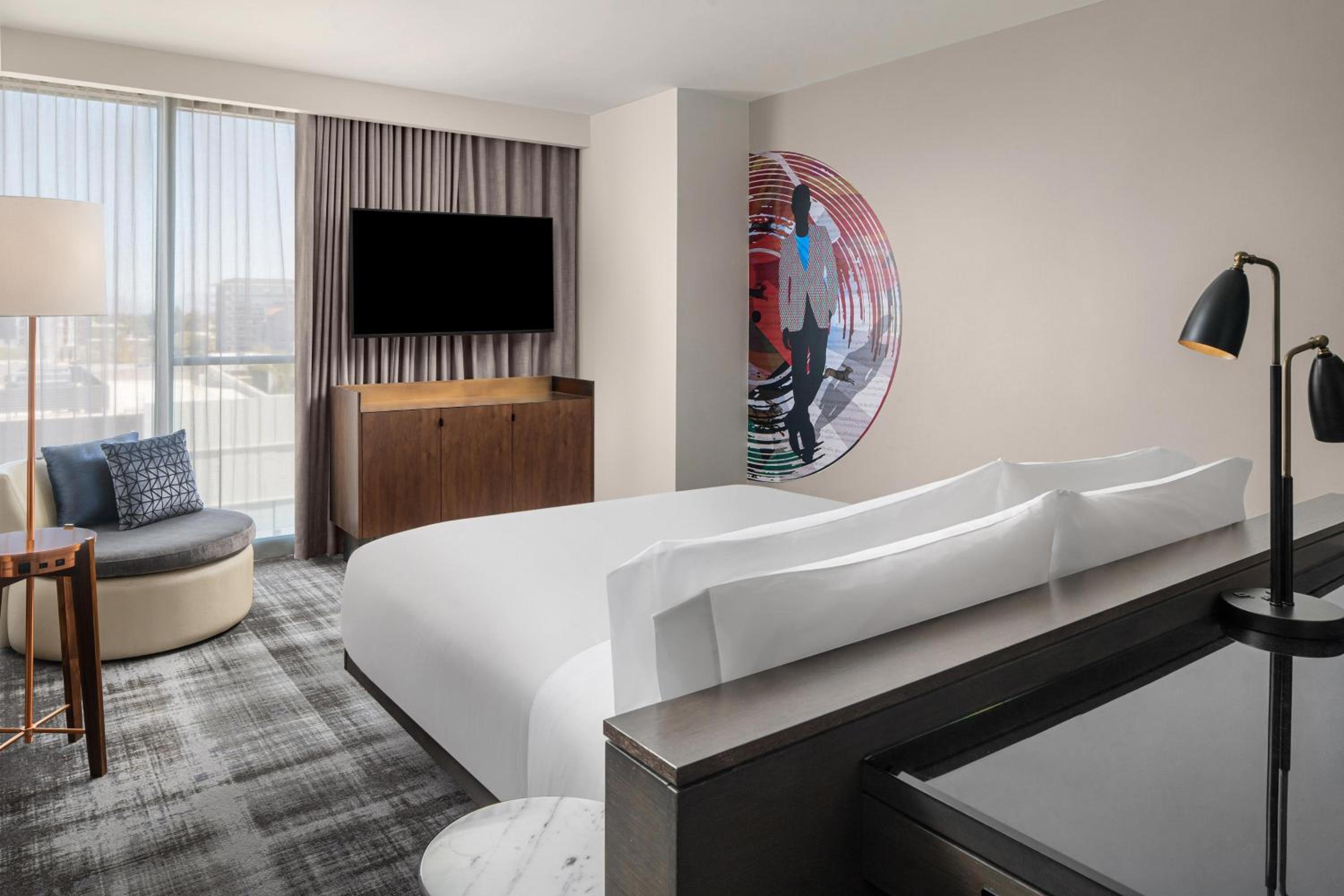 Standard King Room with Oldtown View - Photo 6