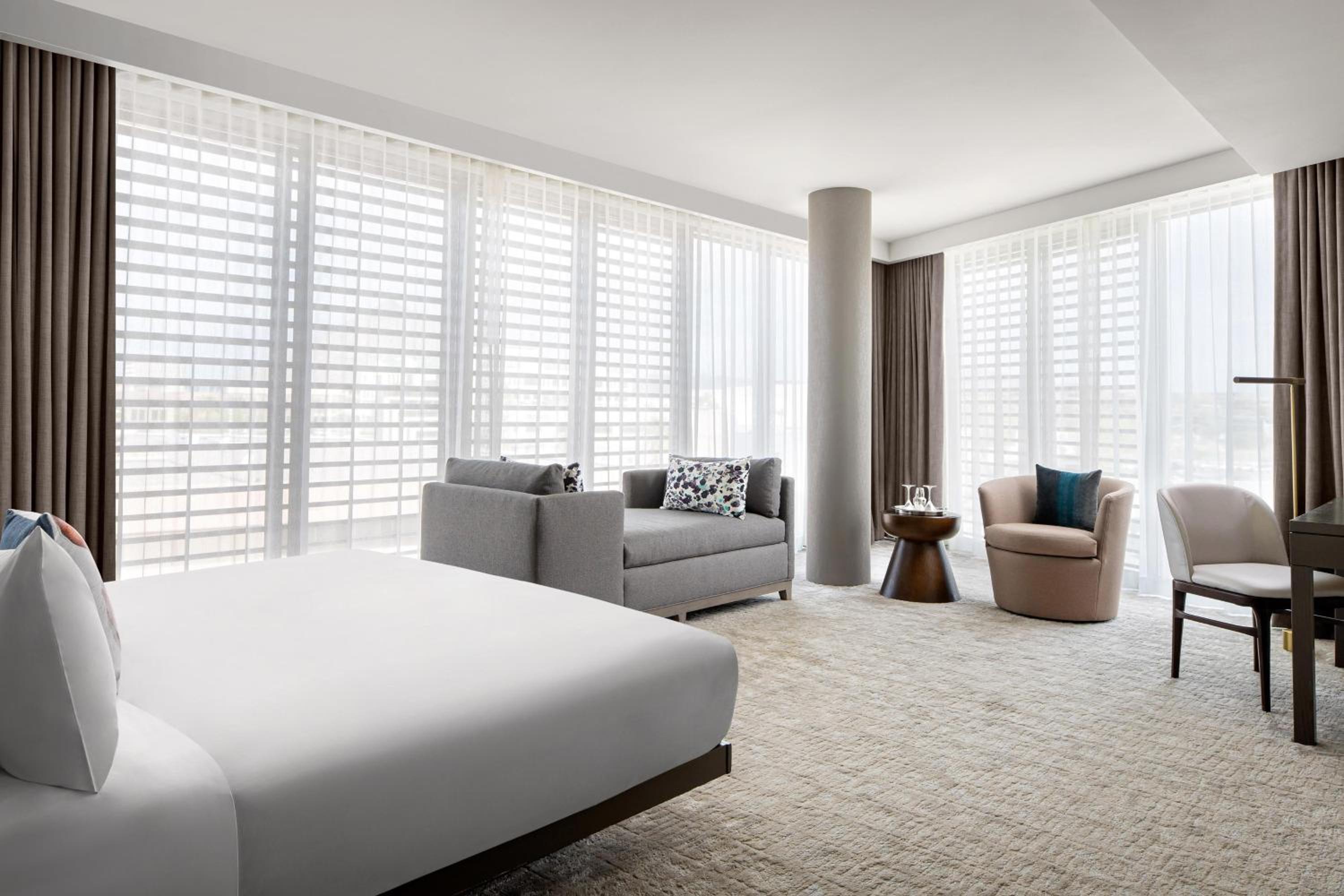 One-Bedroom Supreme King Suite with View - Photo 2