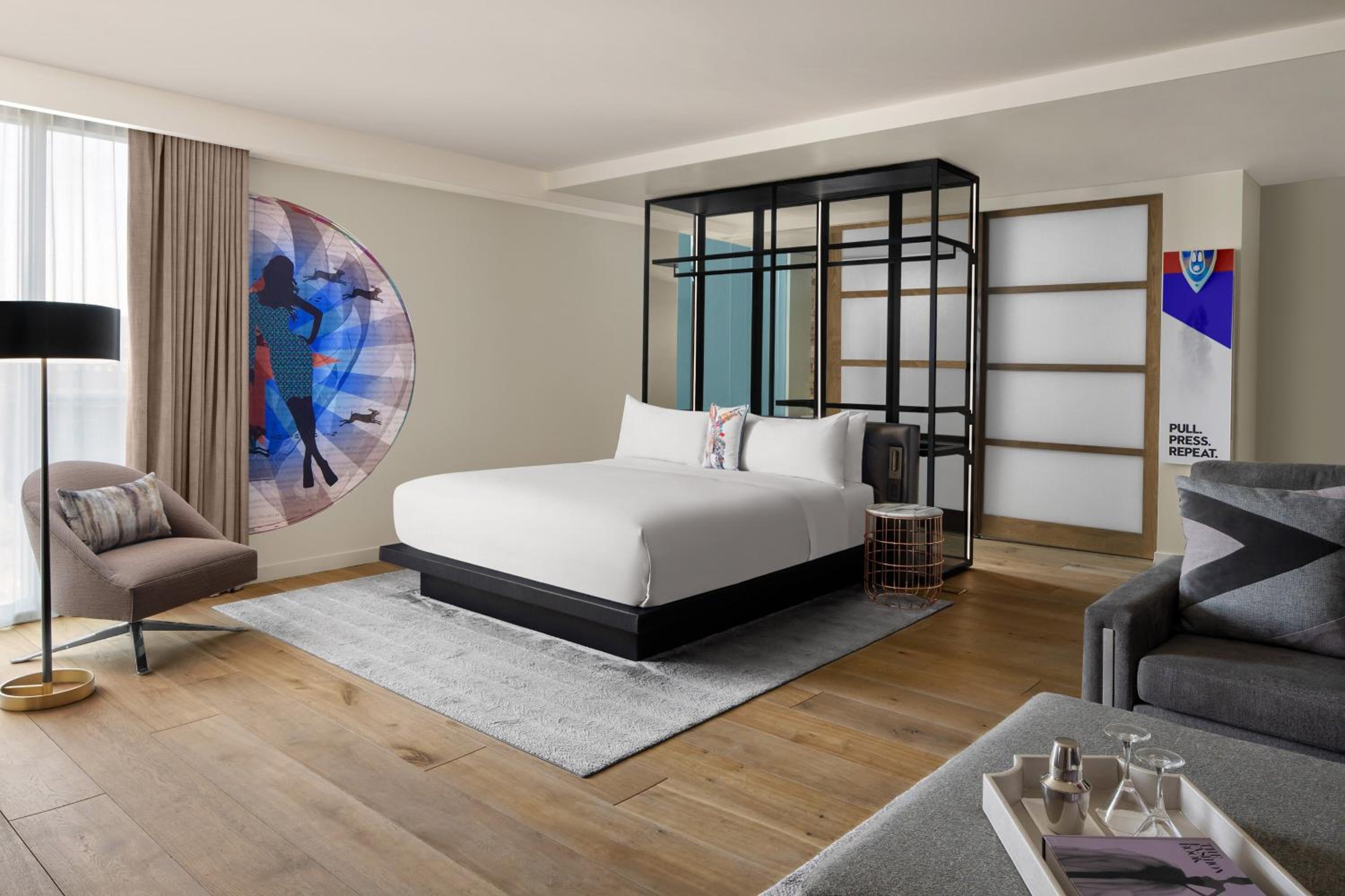 King Studio Suite with Sofa Bed and Oldtown View - Photo 4