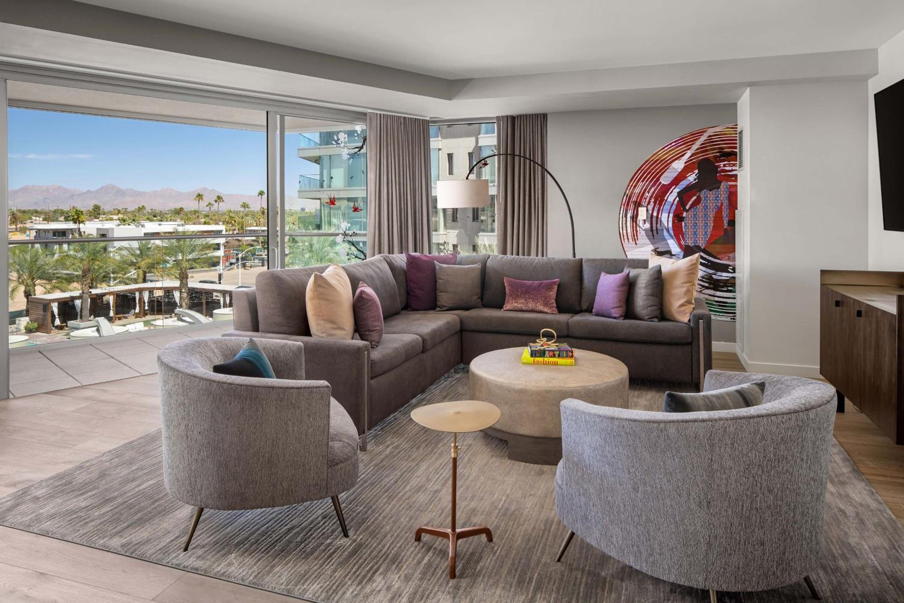 One-Bedroom Supreme King Suite with View - Photo 4