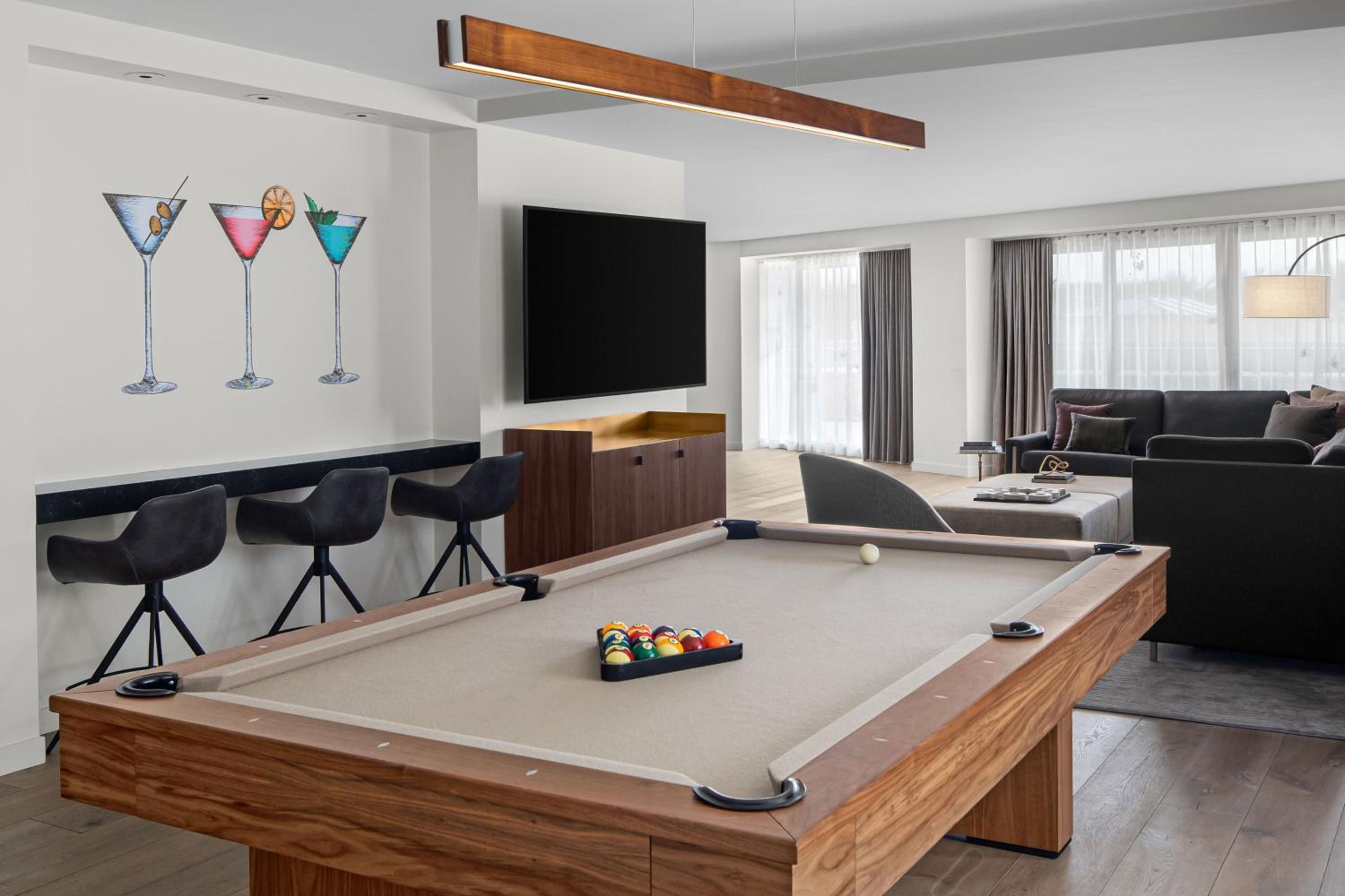 One-Bedroom King Suite with View and Balcony - Photo 3