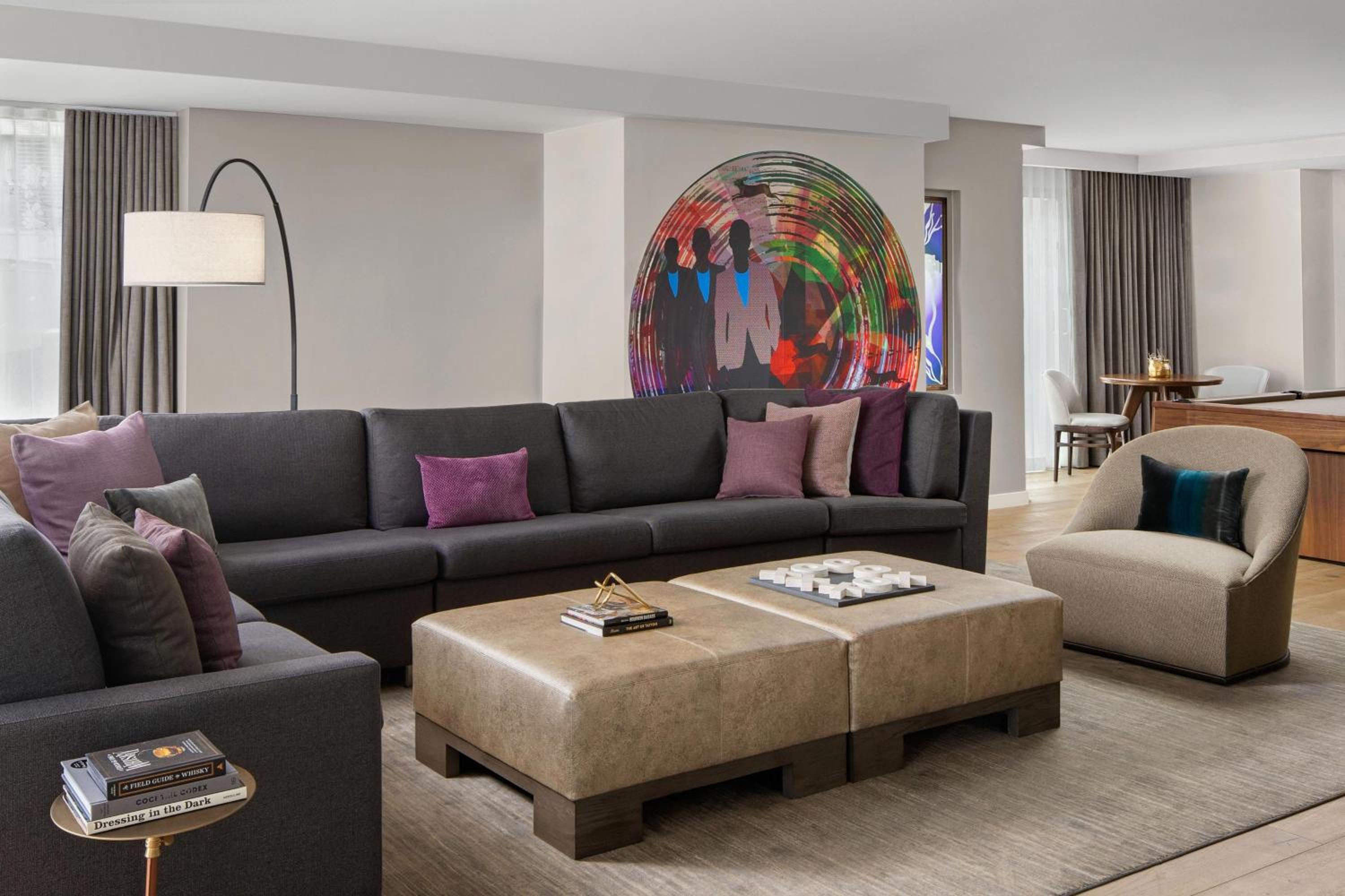 One-Bedroom King Suite with View and Balcony - Photo 4