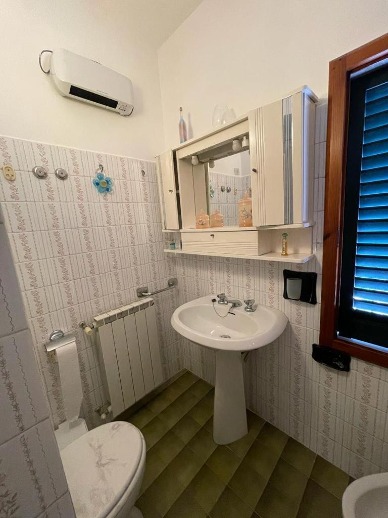 Three-Bedroom House photo 3
