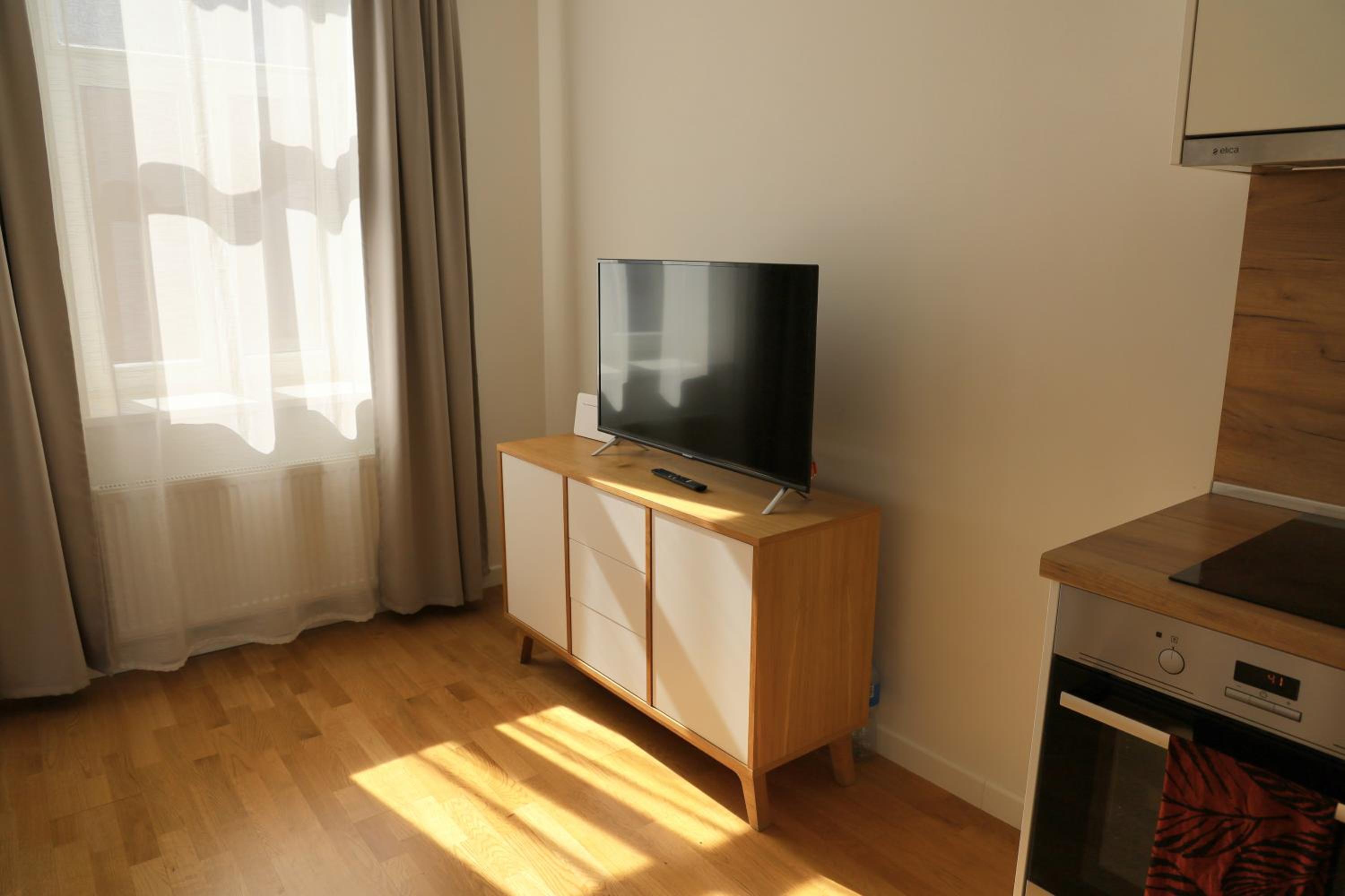 One-Bedroom Apartment photo 1