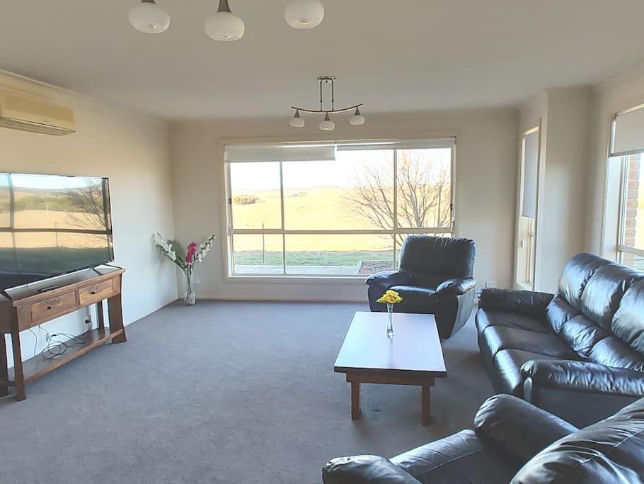 Five-Bedroom House photo 1