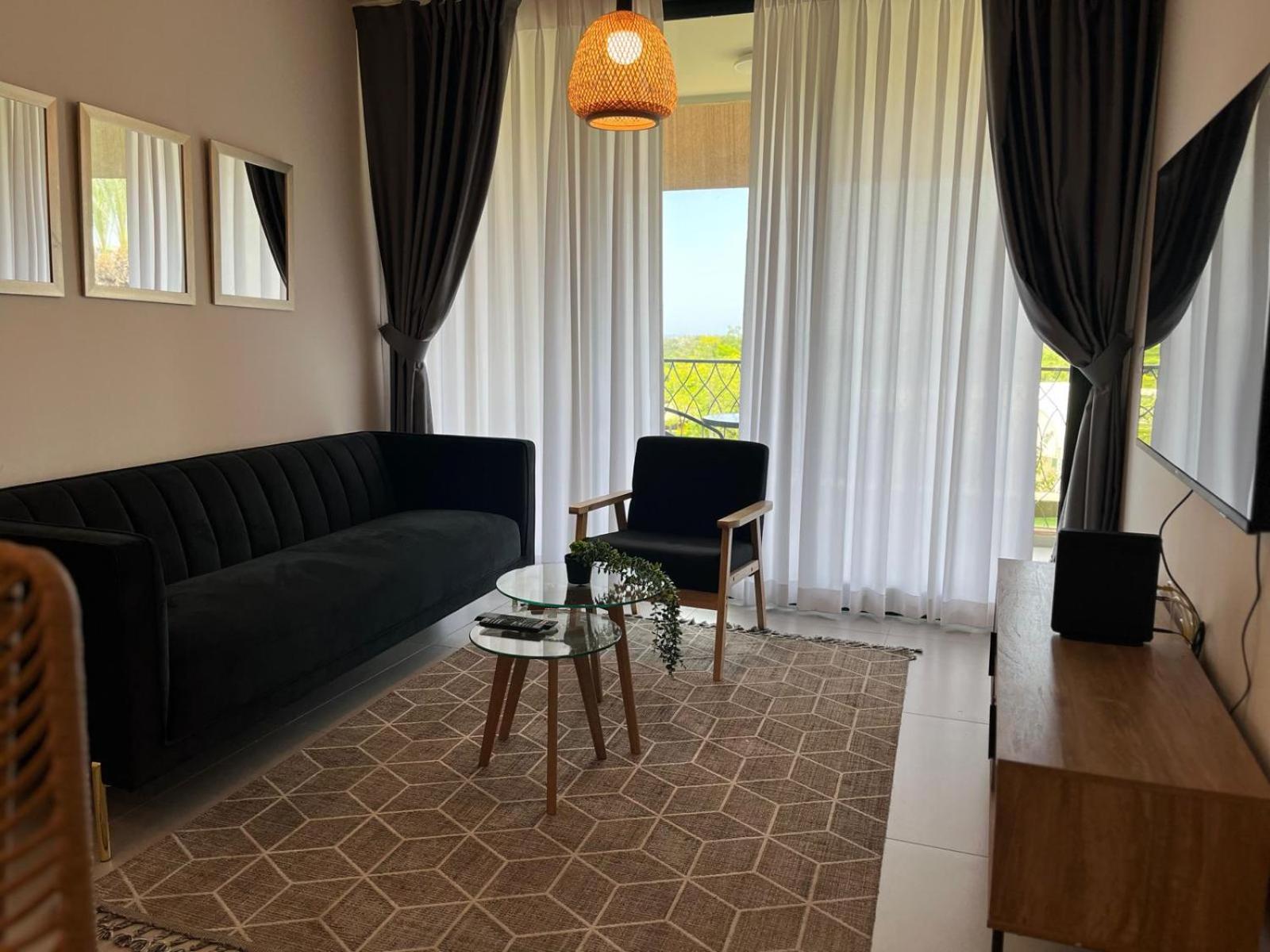 Suite with Pool View - Photo 2