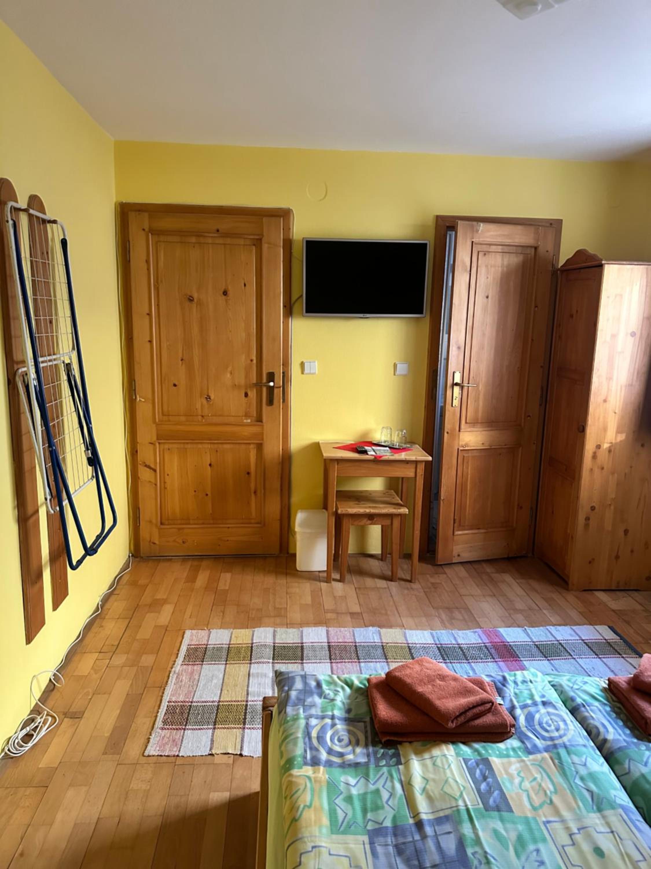Double or Twin Room with Private Bathroom photo 2
