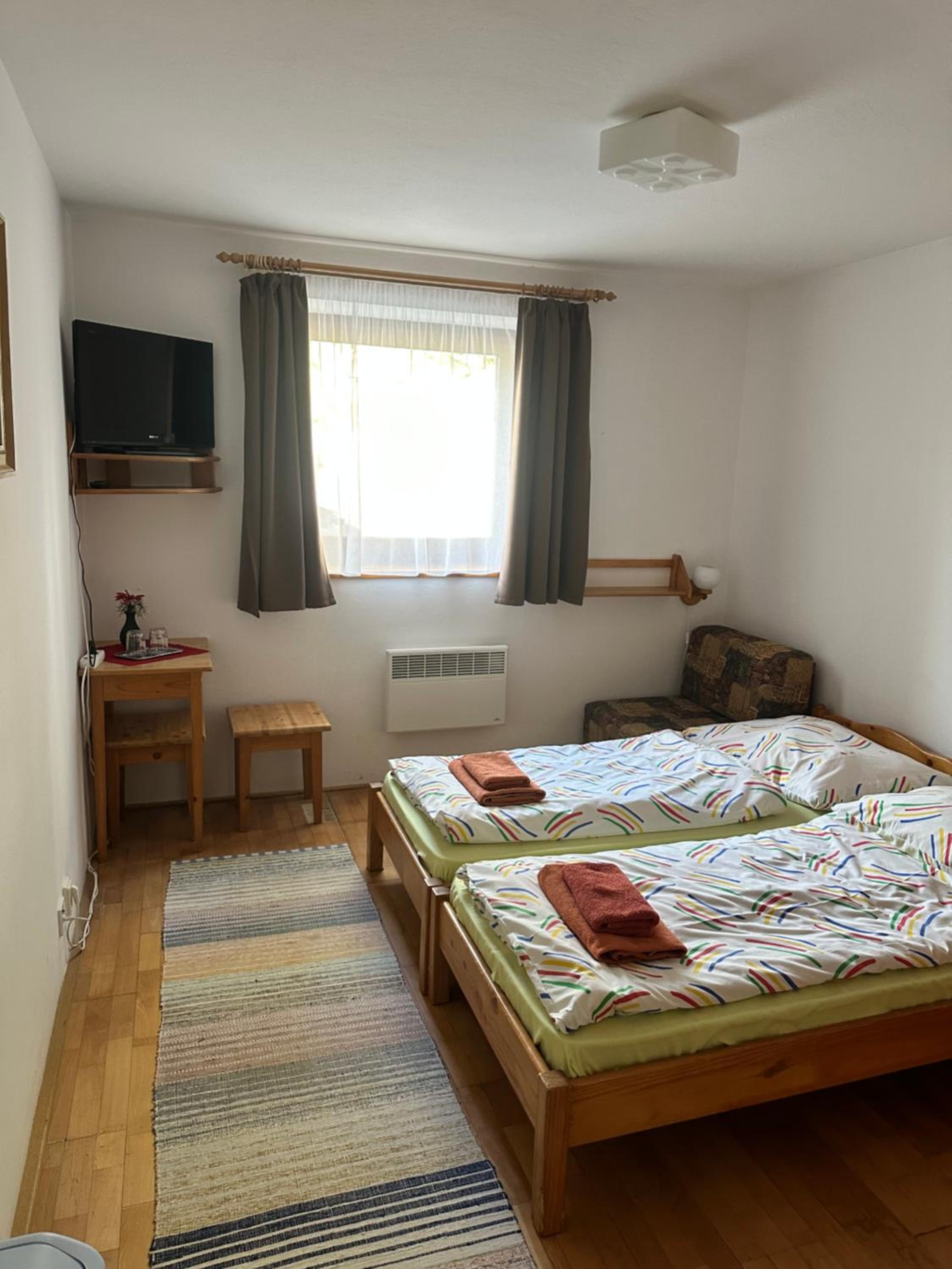 Double or Twin Room with Private Bathroom photo 3