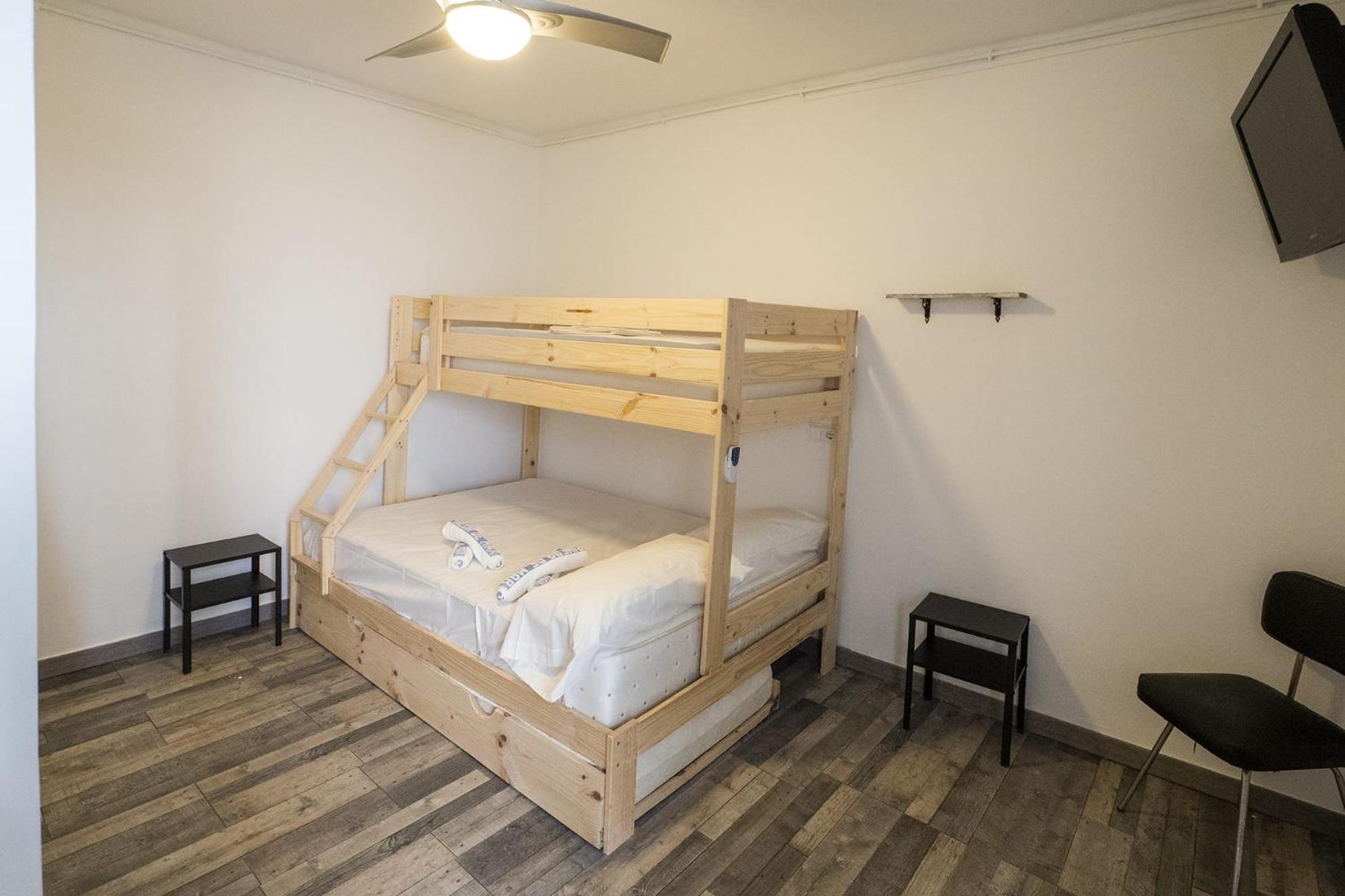 Habitación Cuádruple Económica con Baño Compartido
