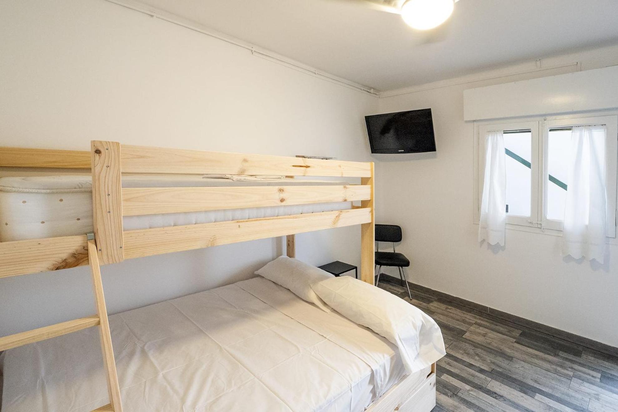 Economy Quadruple Room with Shared Bathroom photo 3