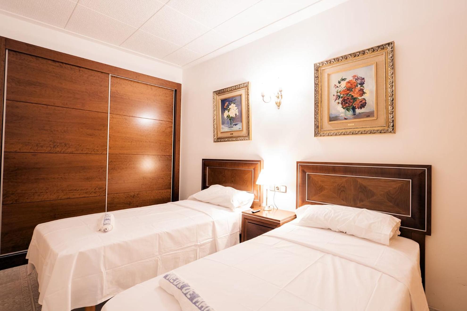 Double Room with Private Bathroom photo 3