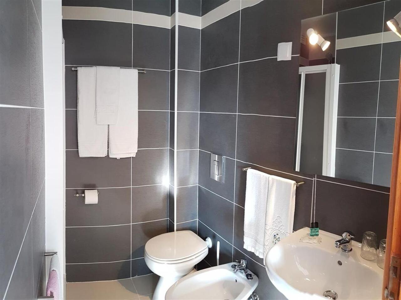 Double Room - Photo 25