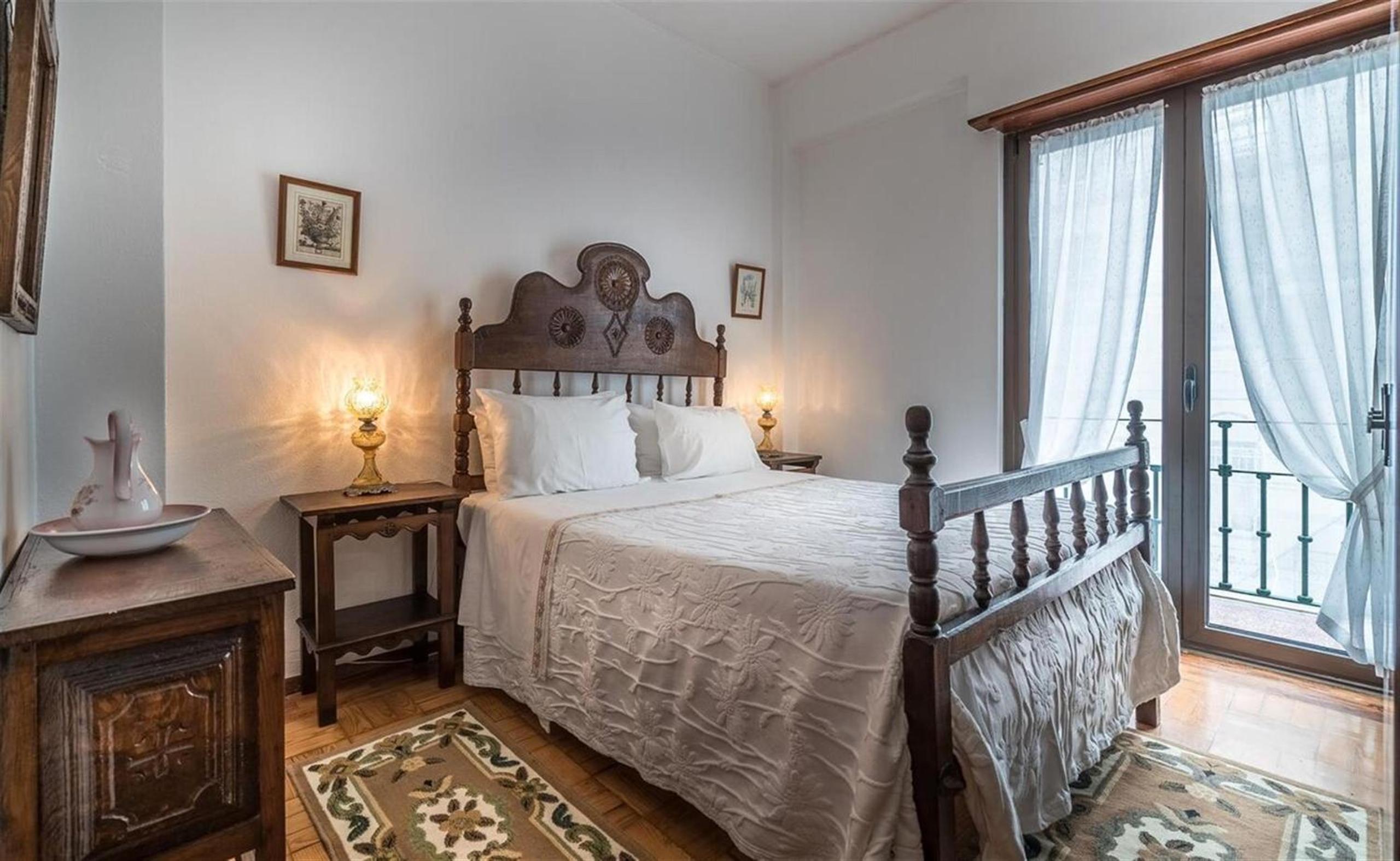 One-Bedroom Apartment - Photo 1