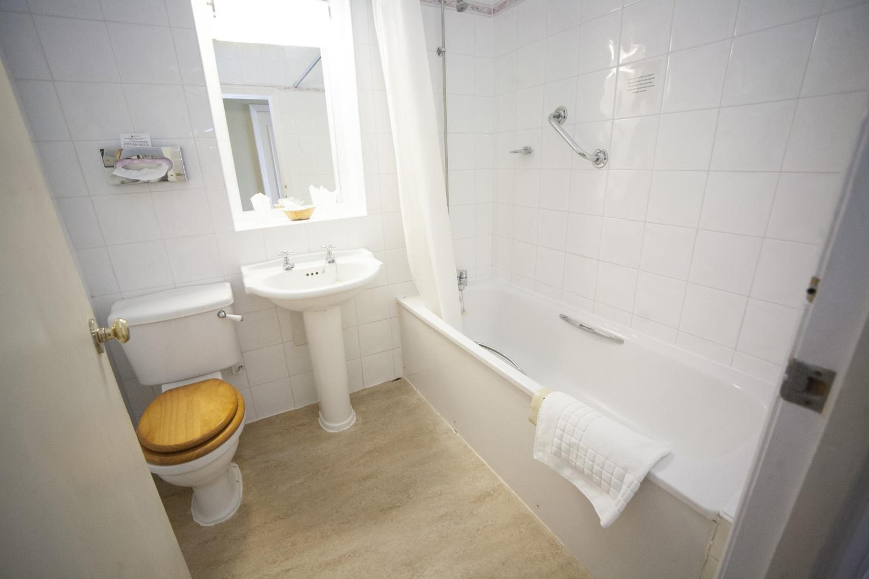 Double Room Ensuite - Photo 5