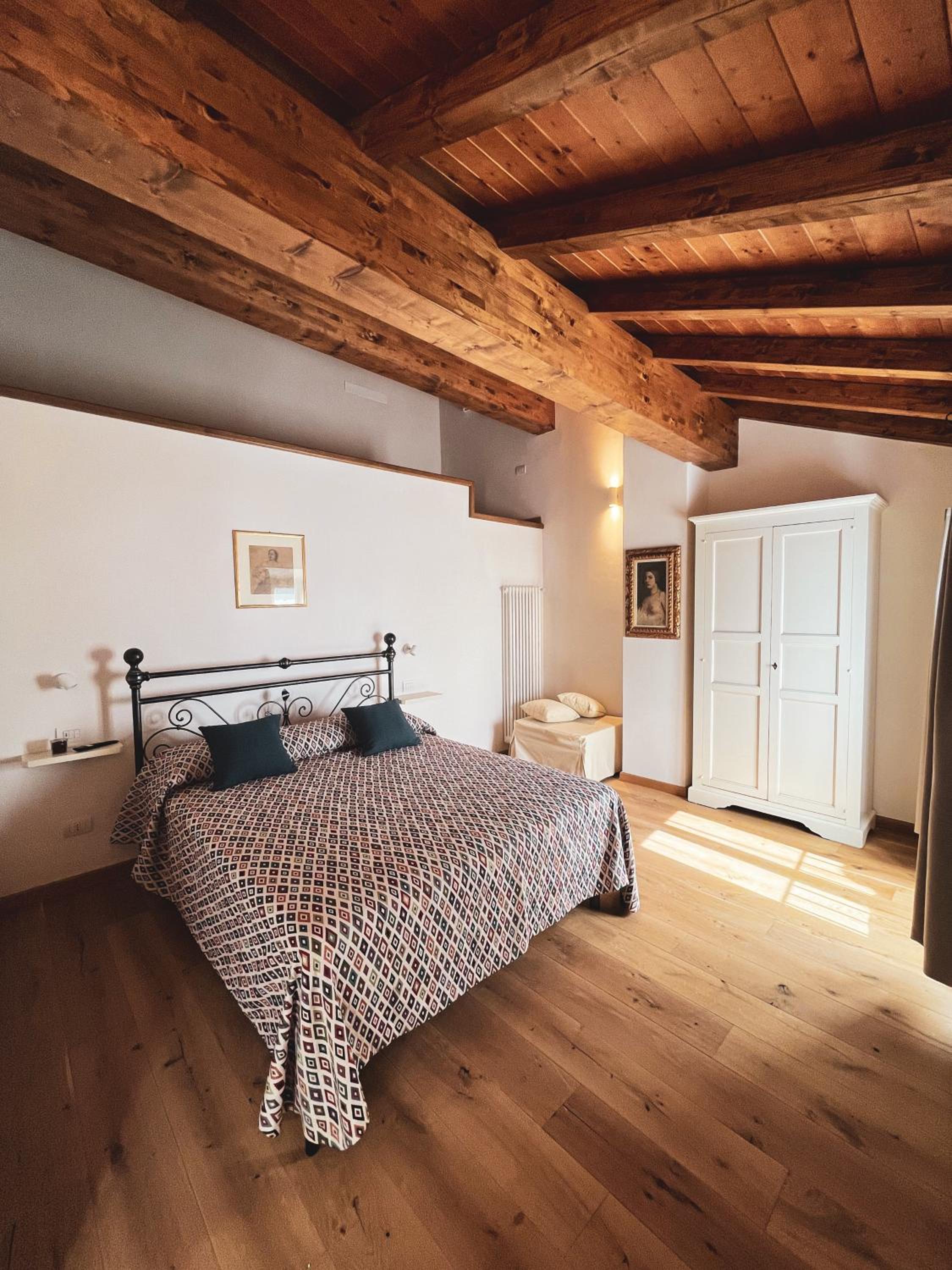 Deluxe Double Room with Extra Bed photo 2