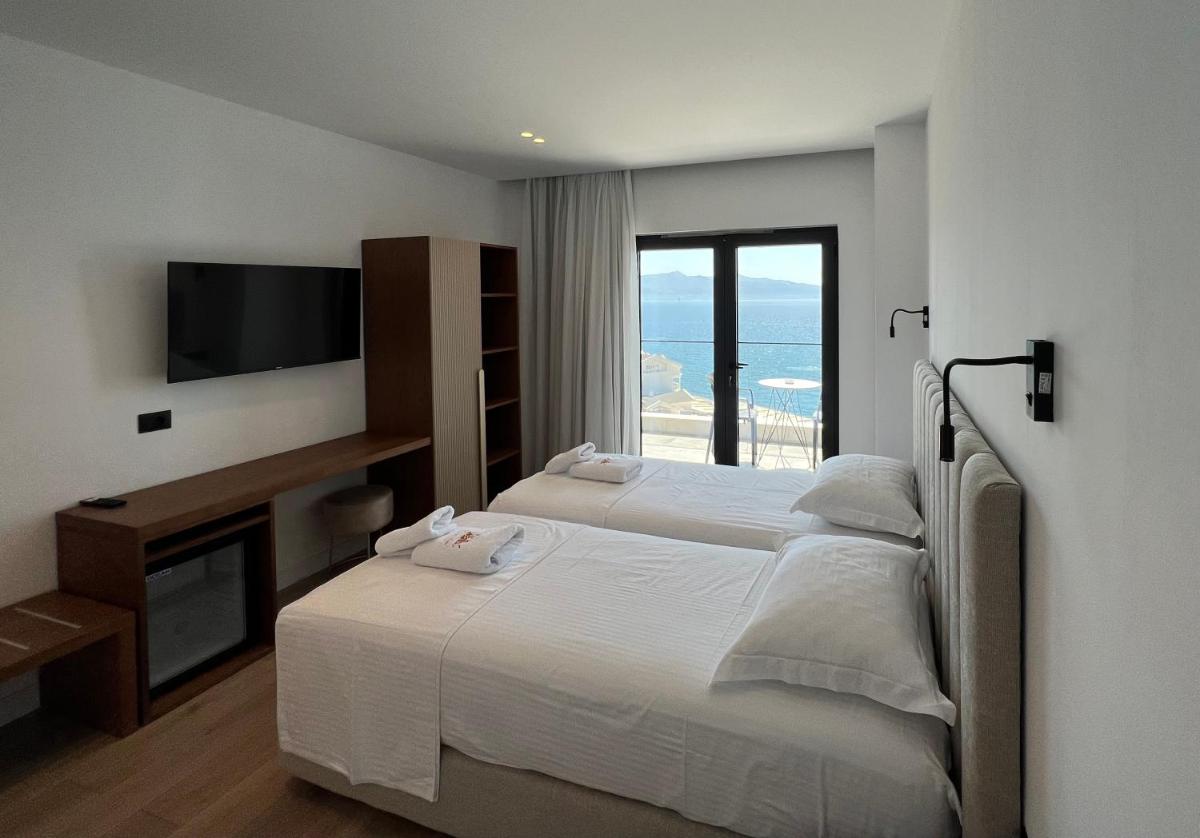 Double or Twin Room with Sea View