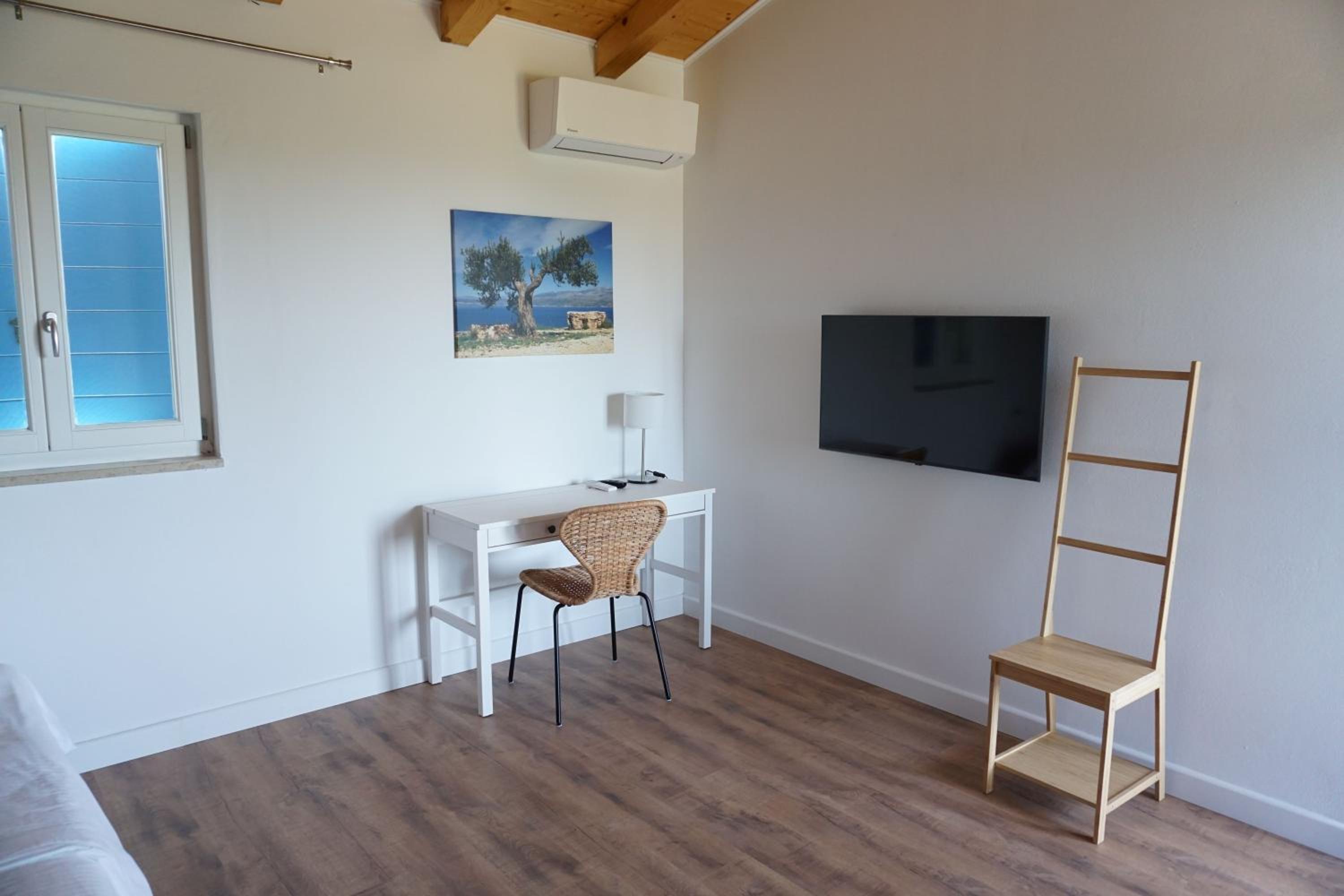 Deluxe Double Room with Balcony and Sea View