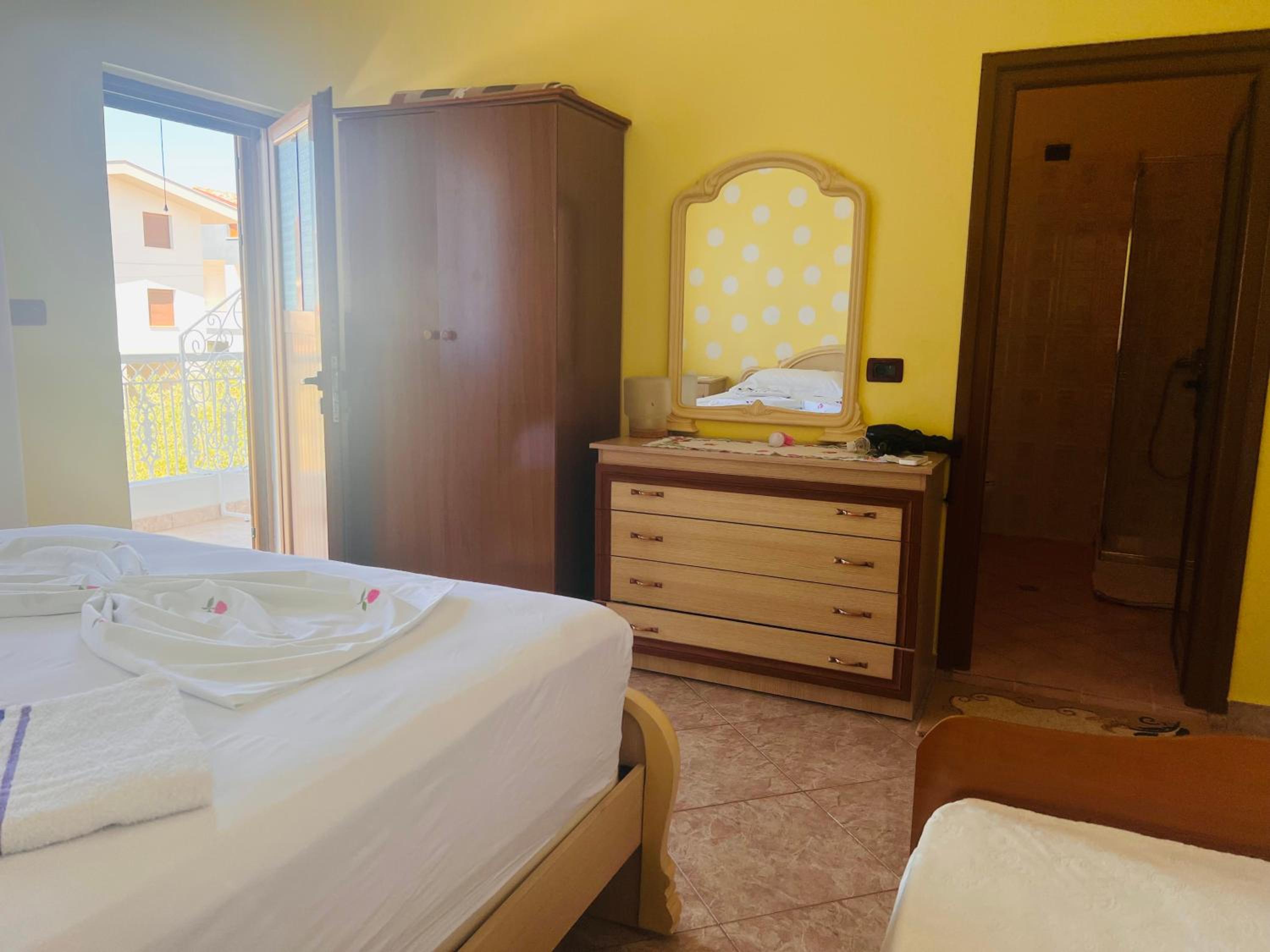 Triple Room with Private Bathroom photo 2