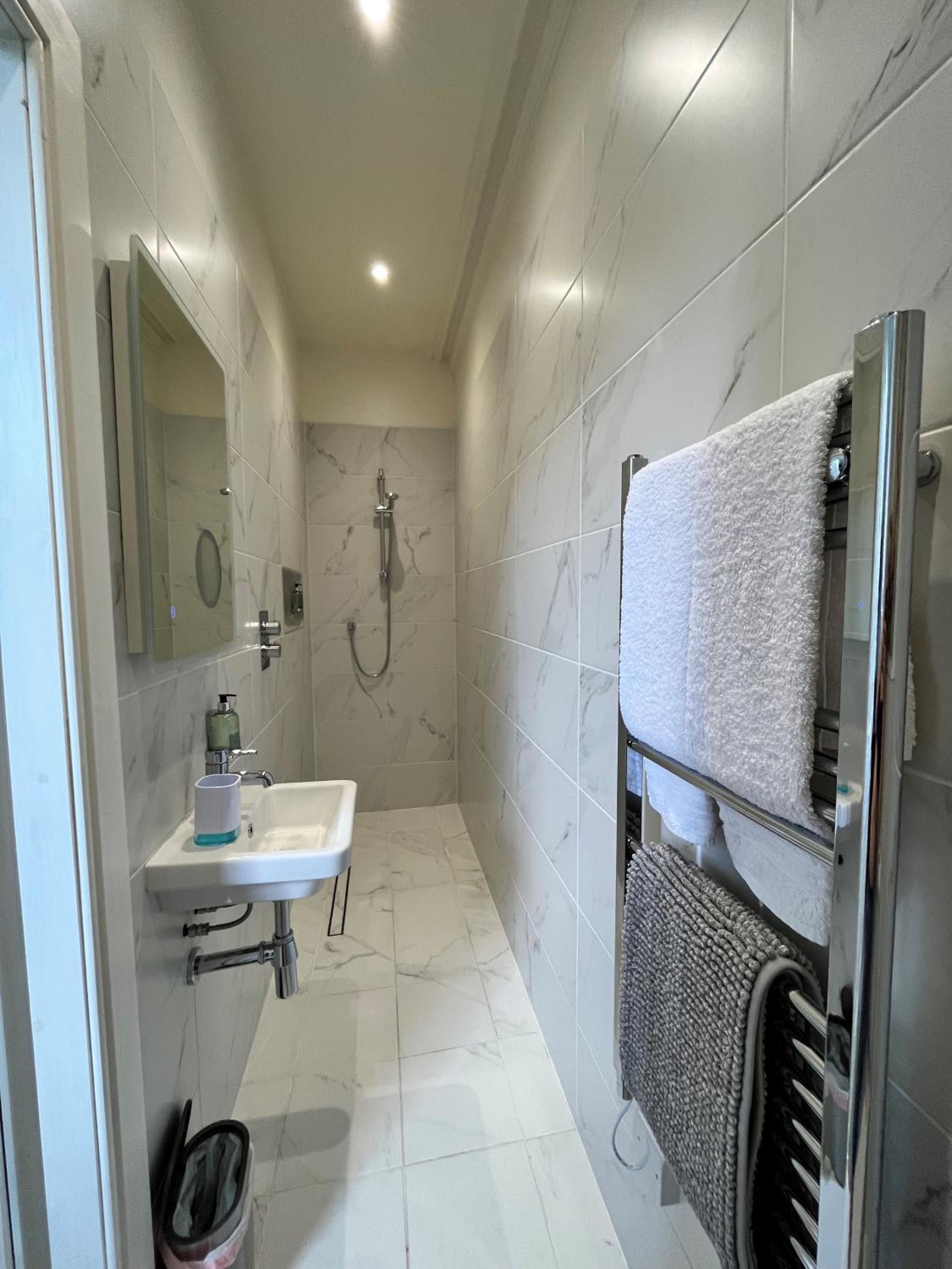 Deluxe Double Room with Shower photo 2