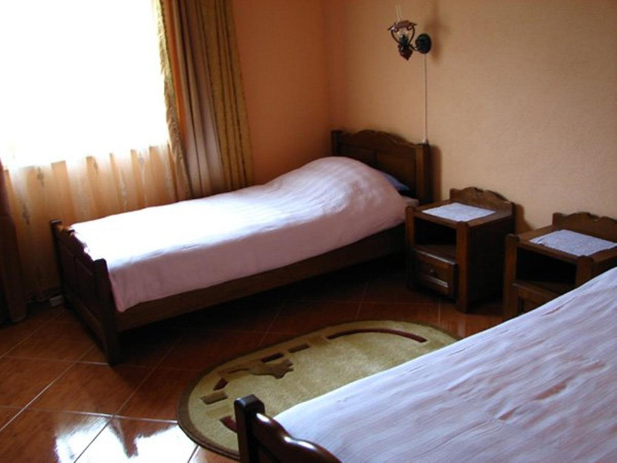 Twin Room - Photo 8
