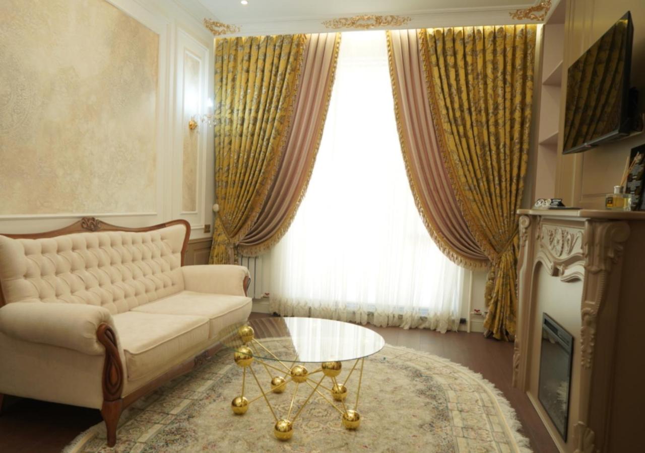 Suite - Photo 1
